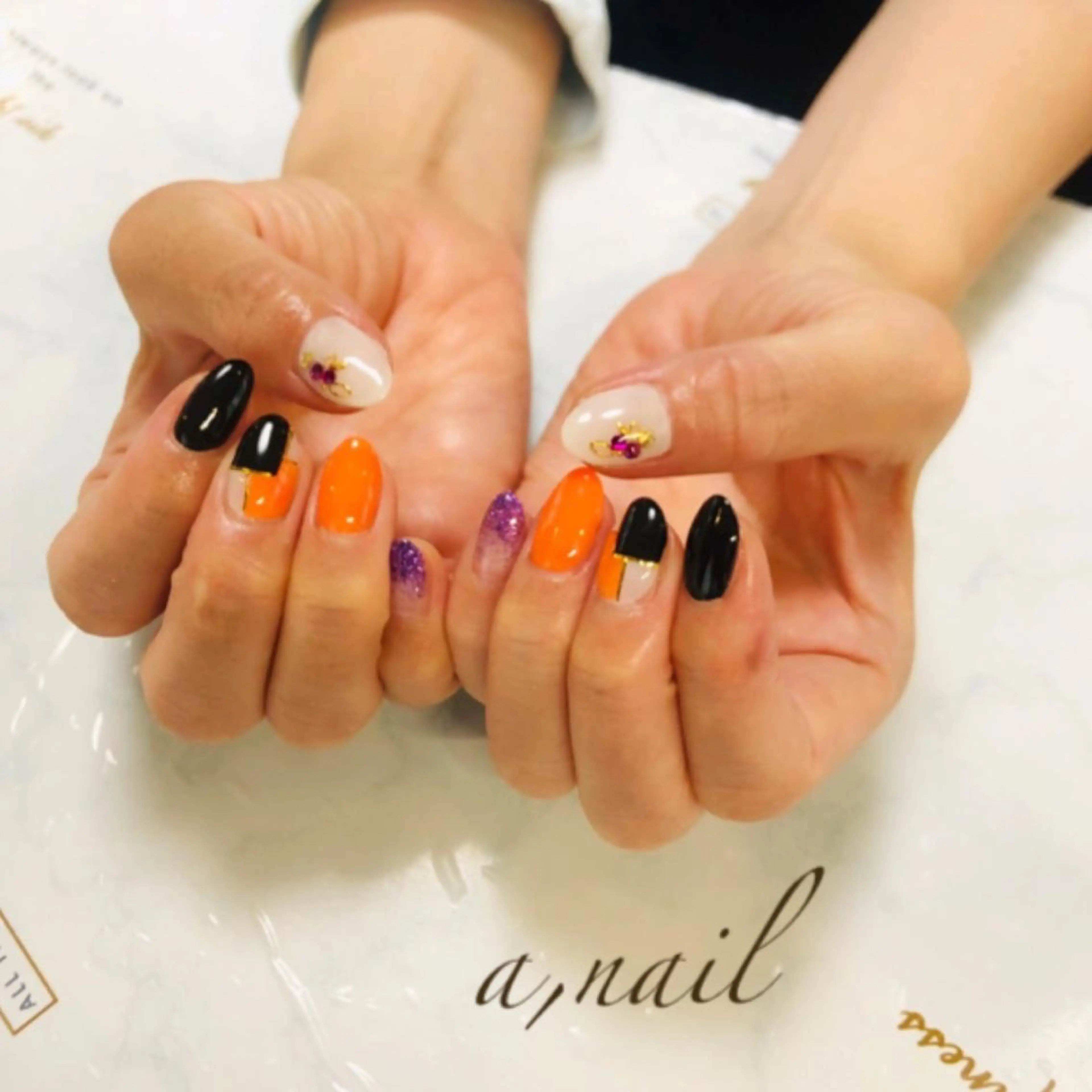 ネイル フットネイル ジェルネイル グラデーション ハロウィン ラメ(グリッター) ハンドネイル ネイルサロン エーネイルのネイルデザイン