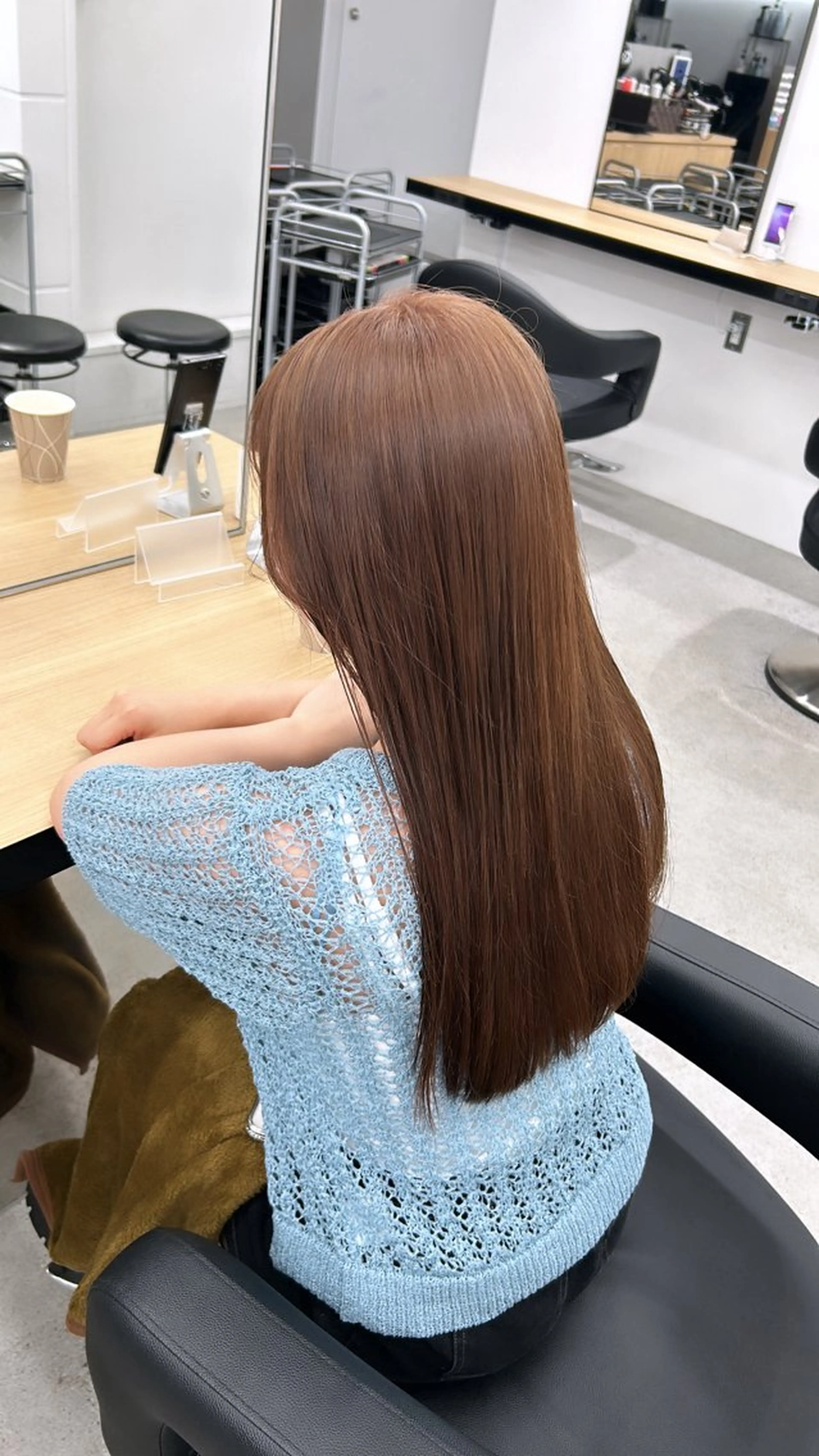 ロング メンズ ヘアカラー 艶感ミルクティー🤍 色落ち綺麗🤍ともやのヘアスタイル