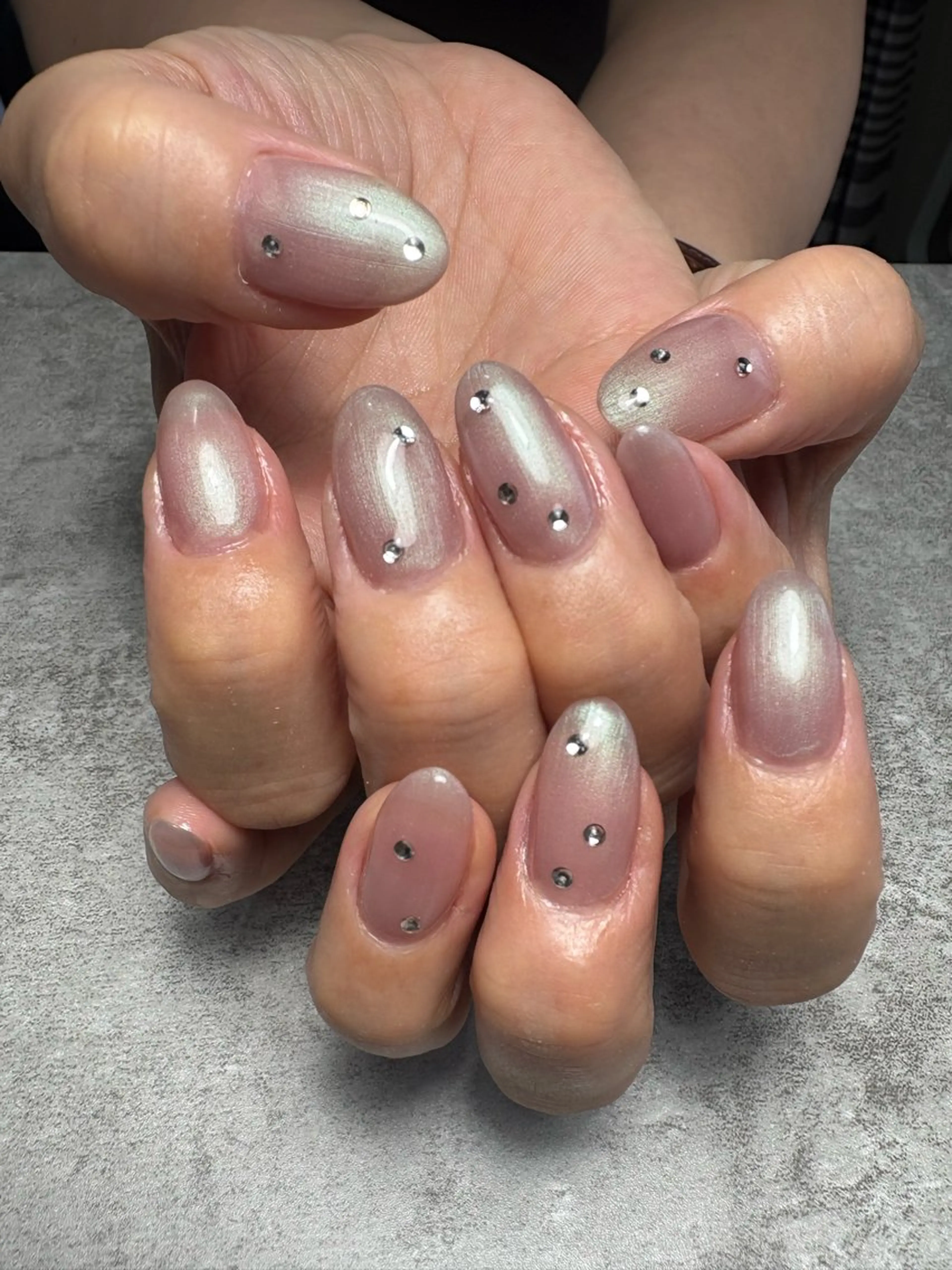 ネイル sol.nailworks所属・sol. ソル satiのネイルデザイン