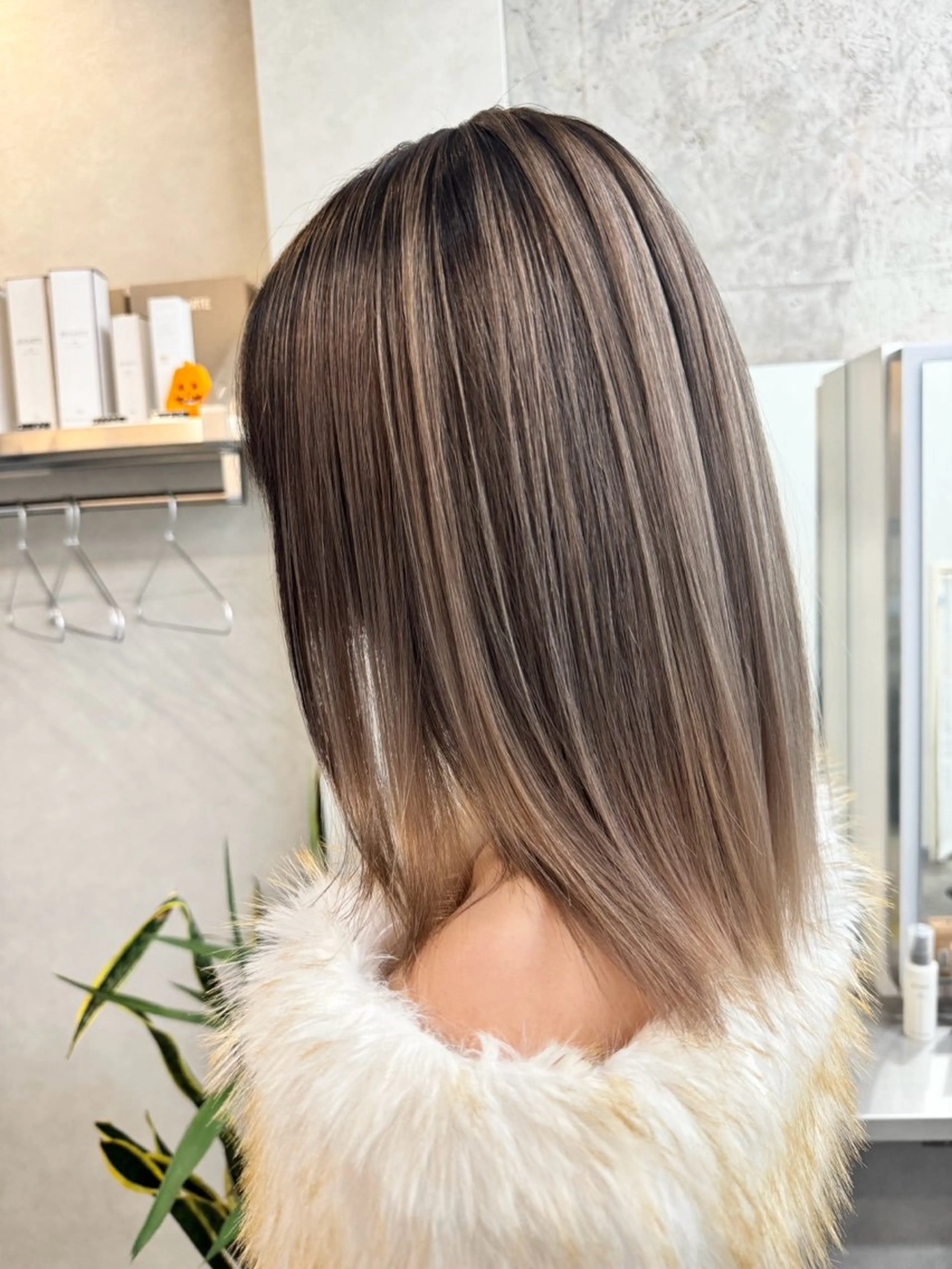 ミディアム ヘアカラー truck所属・カラーリスト Maiのヘアスタイル