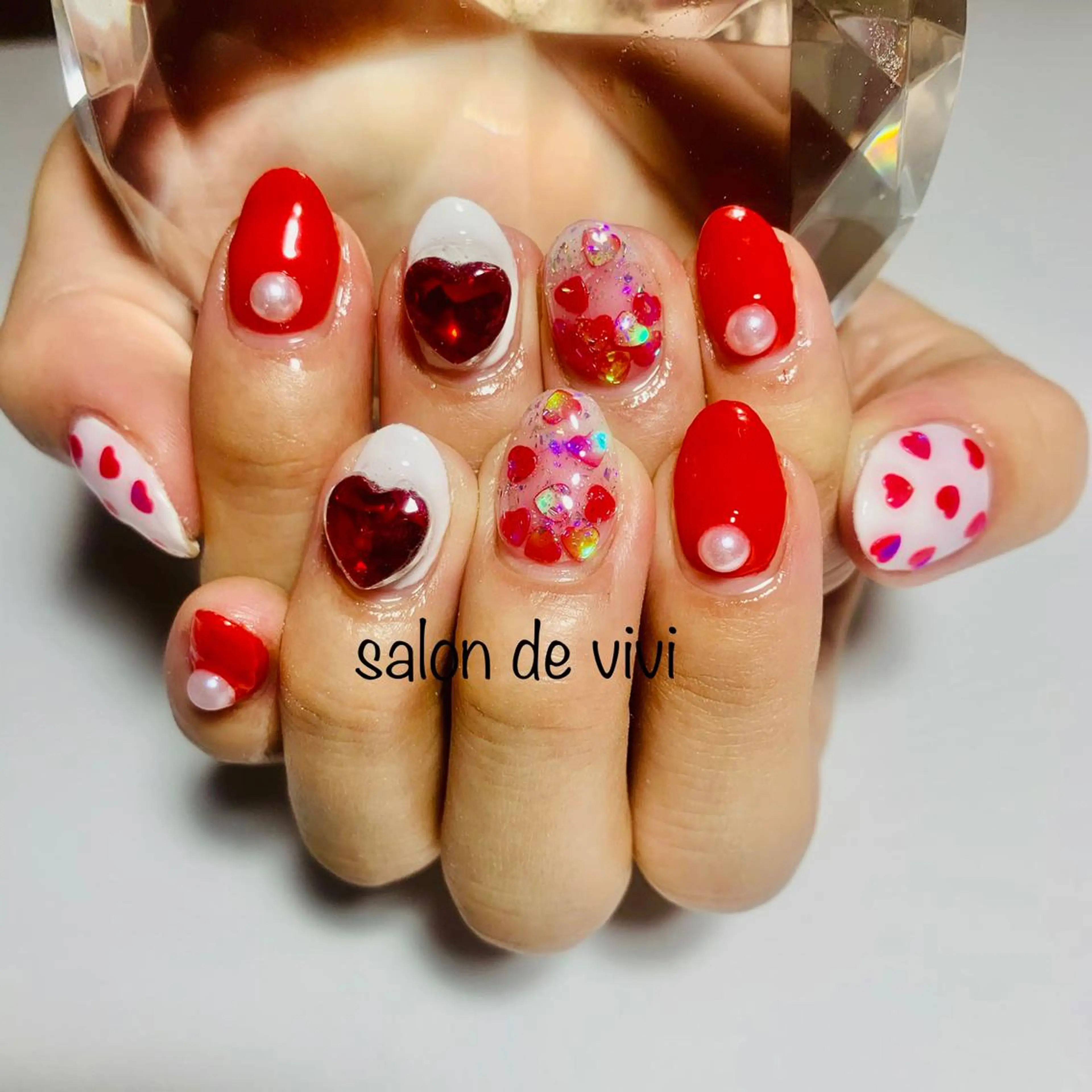 ネイル ハート 赤色 ストーンネイル Salon.de. ViViのエステ・リラクイメージ