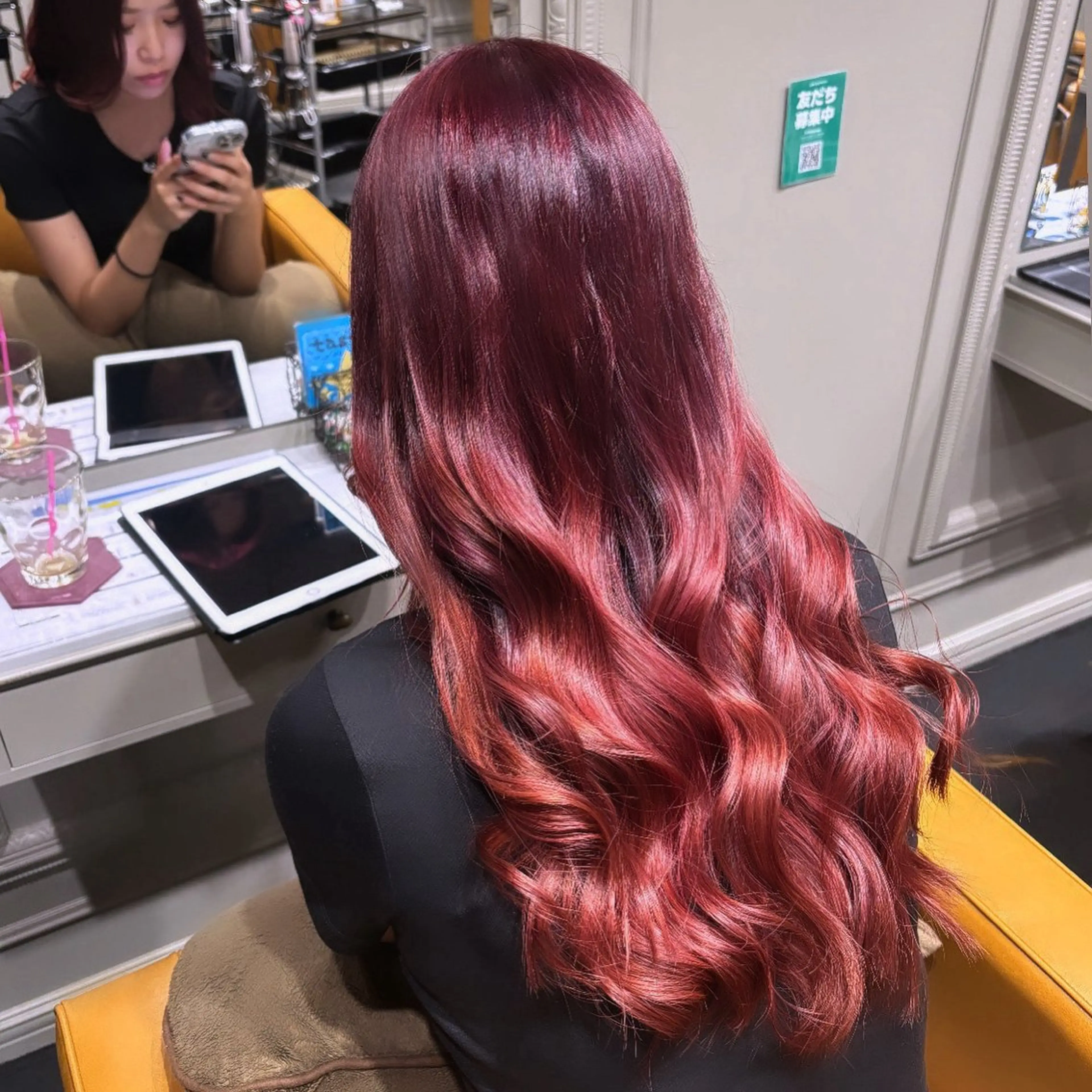 カラー ブリーチ 小西 莉央のヘアスタイル