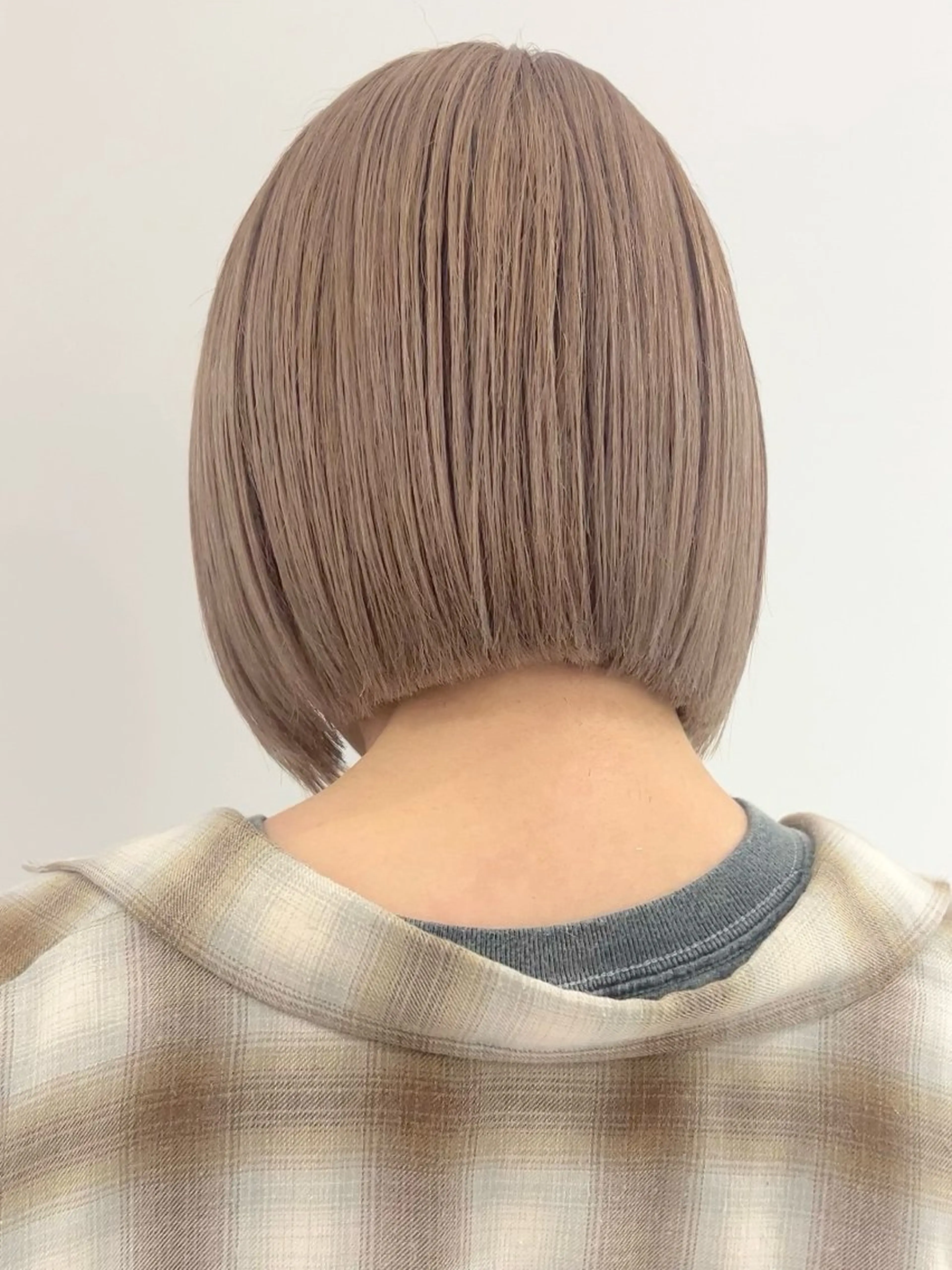 ショート カラー ベージュカラー カット ヘアカラー トリートメント ハイトーン/ブリーチ 似合せカット/パーマのヘアスタイル