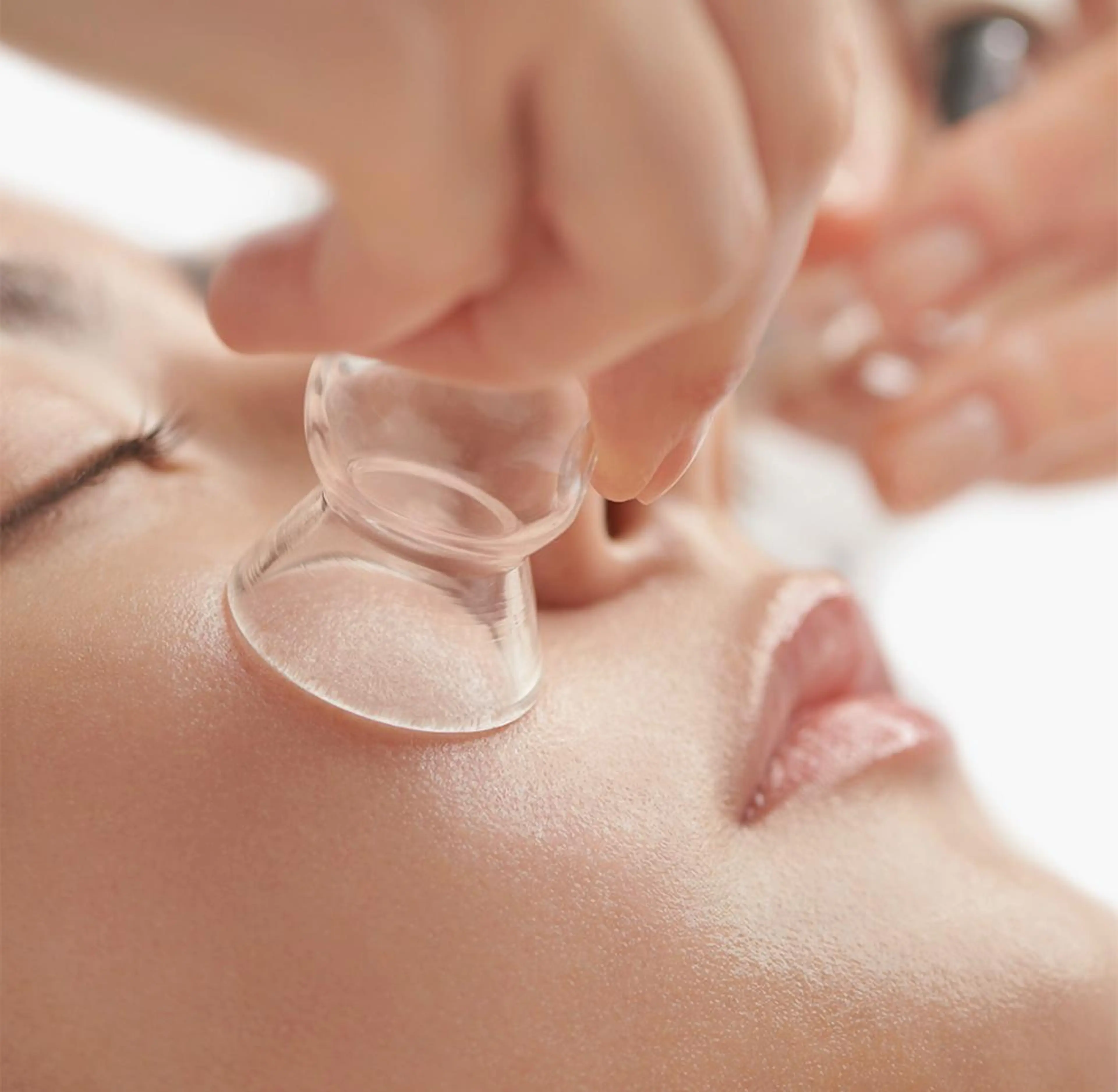 【乾燥・敏感ケア】肌を潤いで満たして守るケアの写真