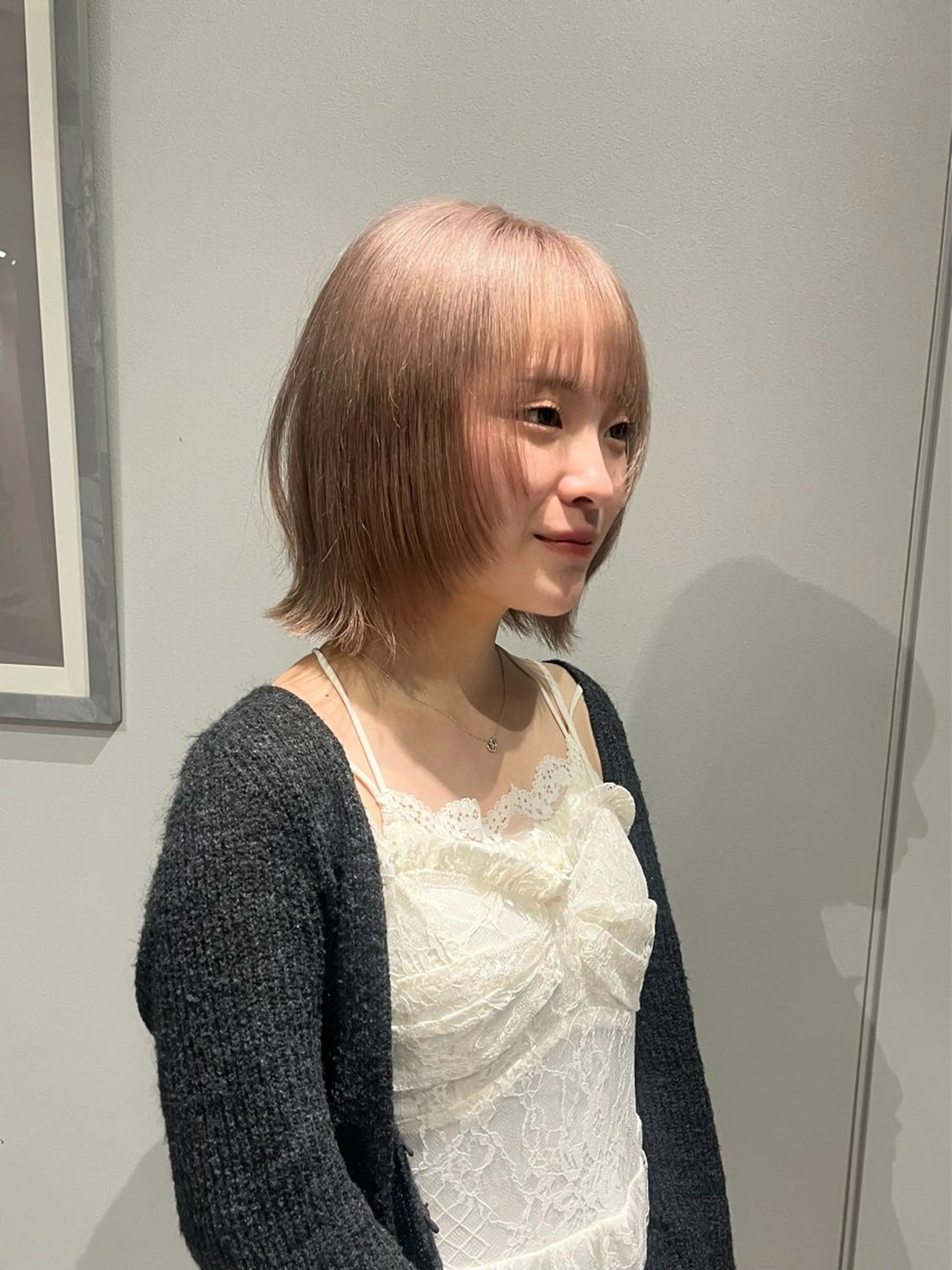 ミディアム カラー ベージュカラー ブリーチ ピンクカラー ピンクベージュ ボブ ユナ🎀レイヤー /韓国/ハイトーンのヘアスタイル