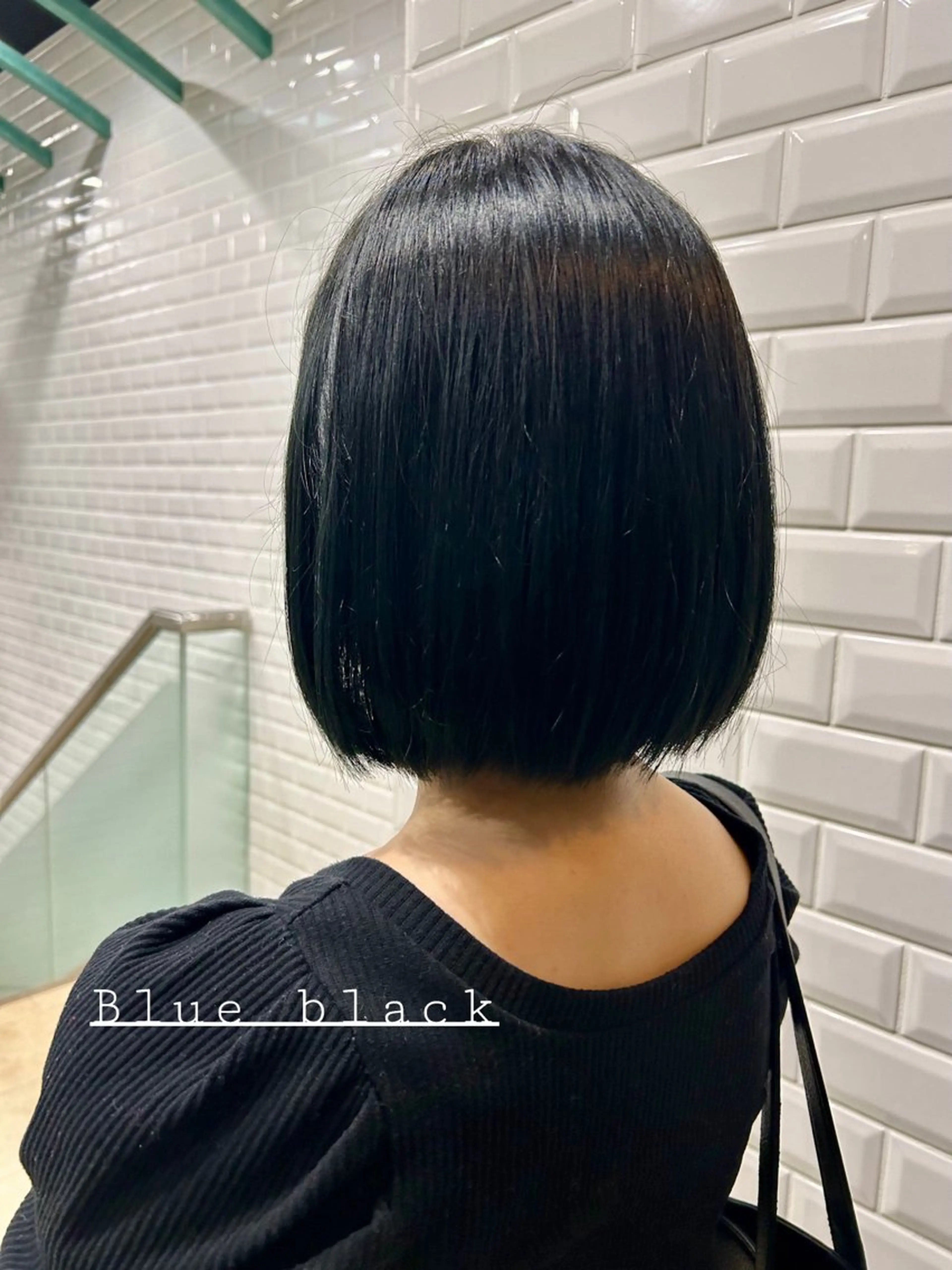 ショート カラー 黒髪 ブルーカラー ブルーブラック For.c.c.c.c所属・近藤 ちかのヘアスタイル