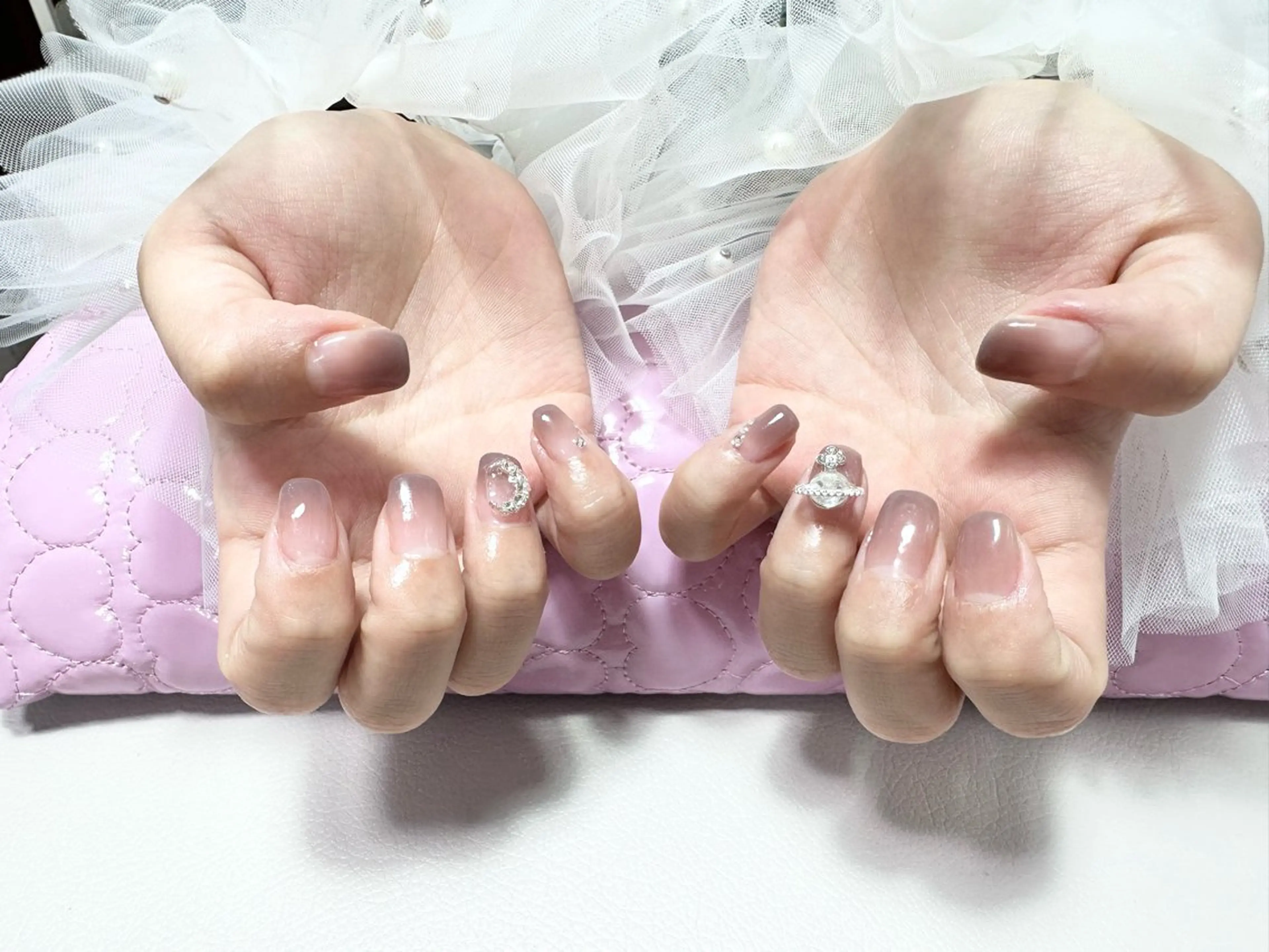 オフ込み、グラデーションネイル（パーツ付け放題プラス1000円）の写真