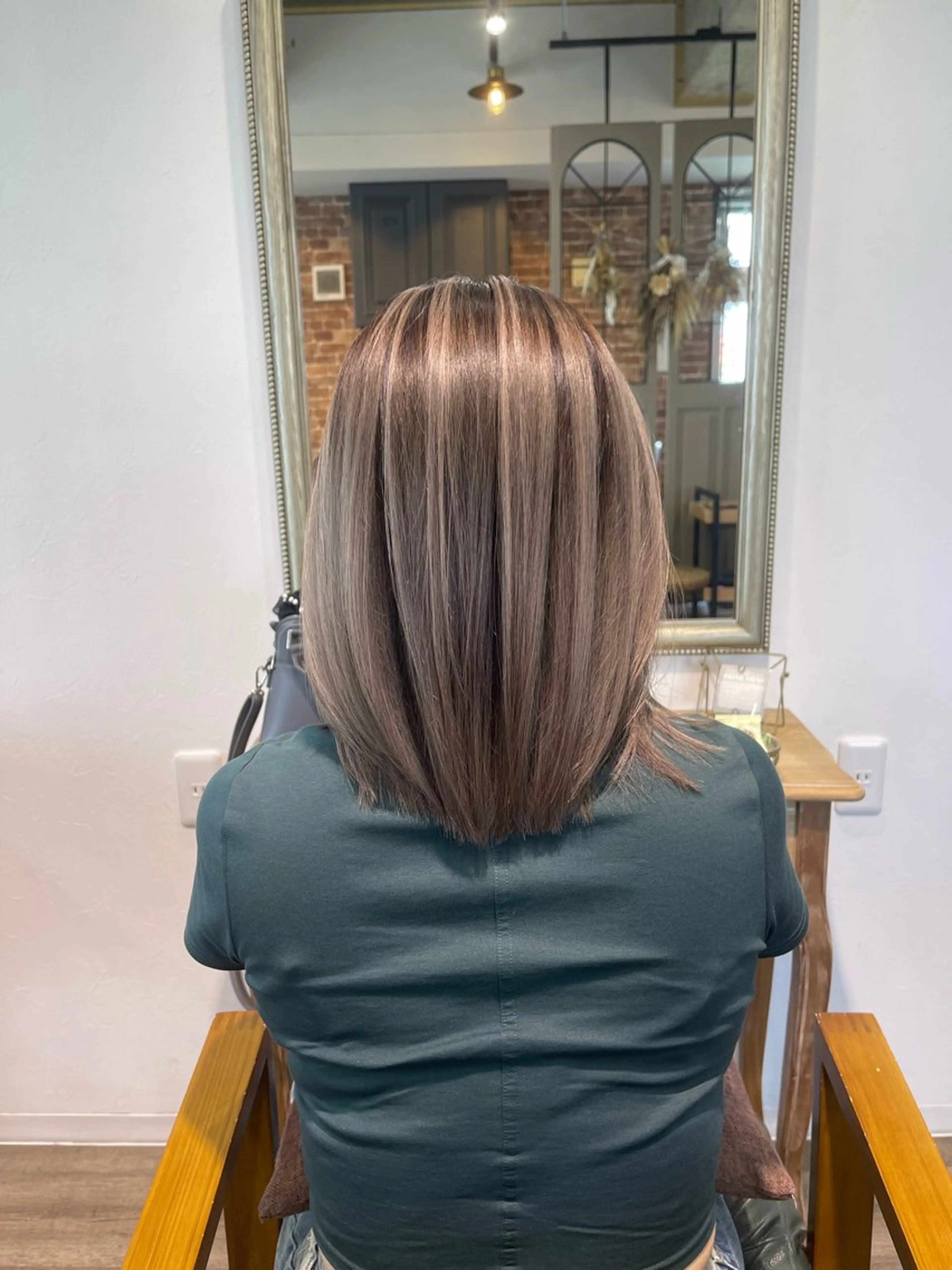 【外国人風】ケアブリーチバレイヤージュ　※エフェクトブリーチ使用の写真