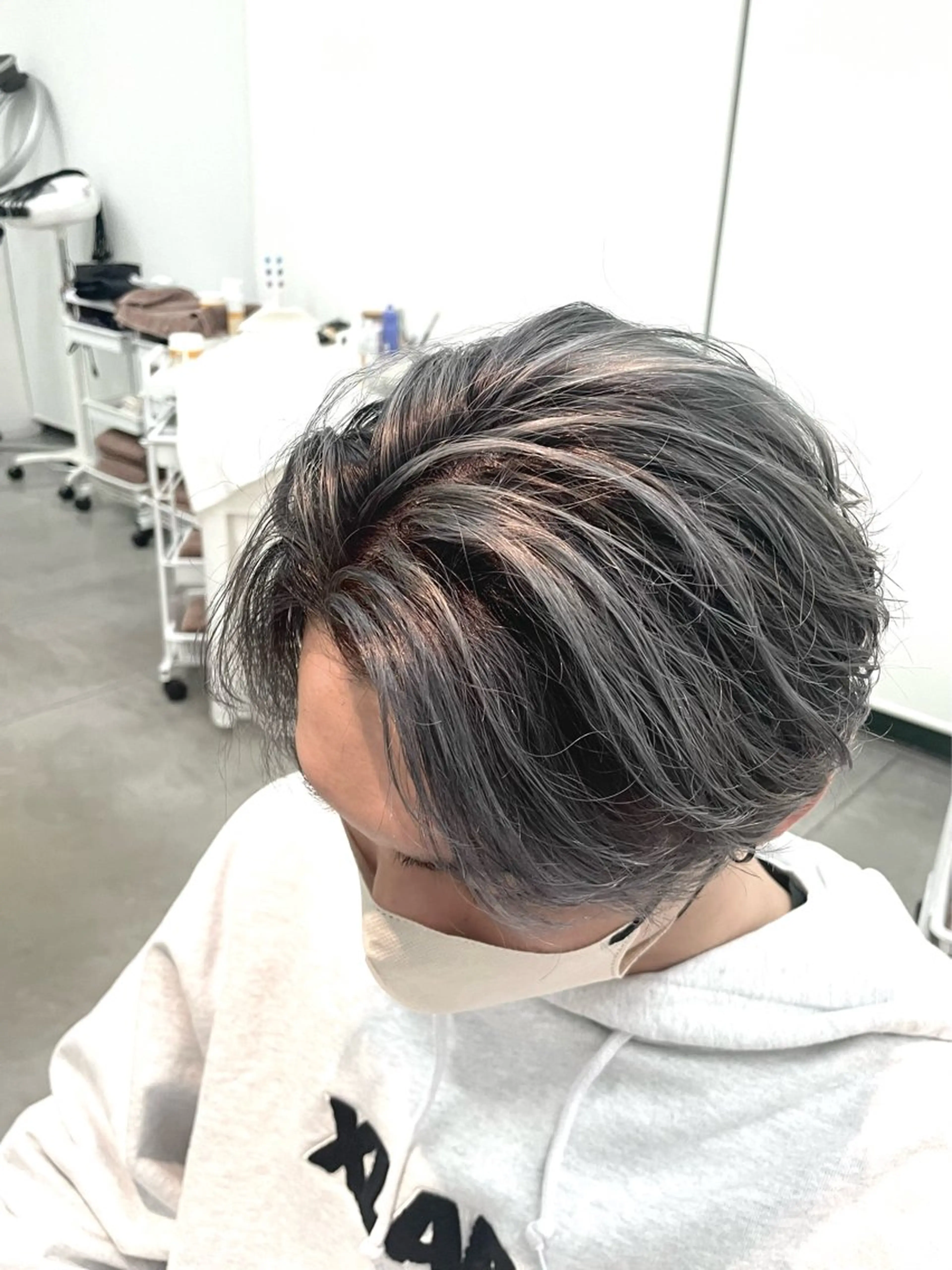 カラー メンズ デザインカラー シルバー ヘアカラー 尾崎 弘和のヘアスタイル