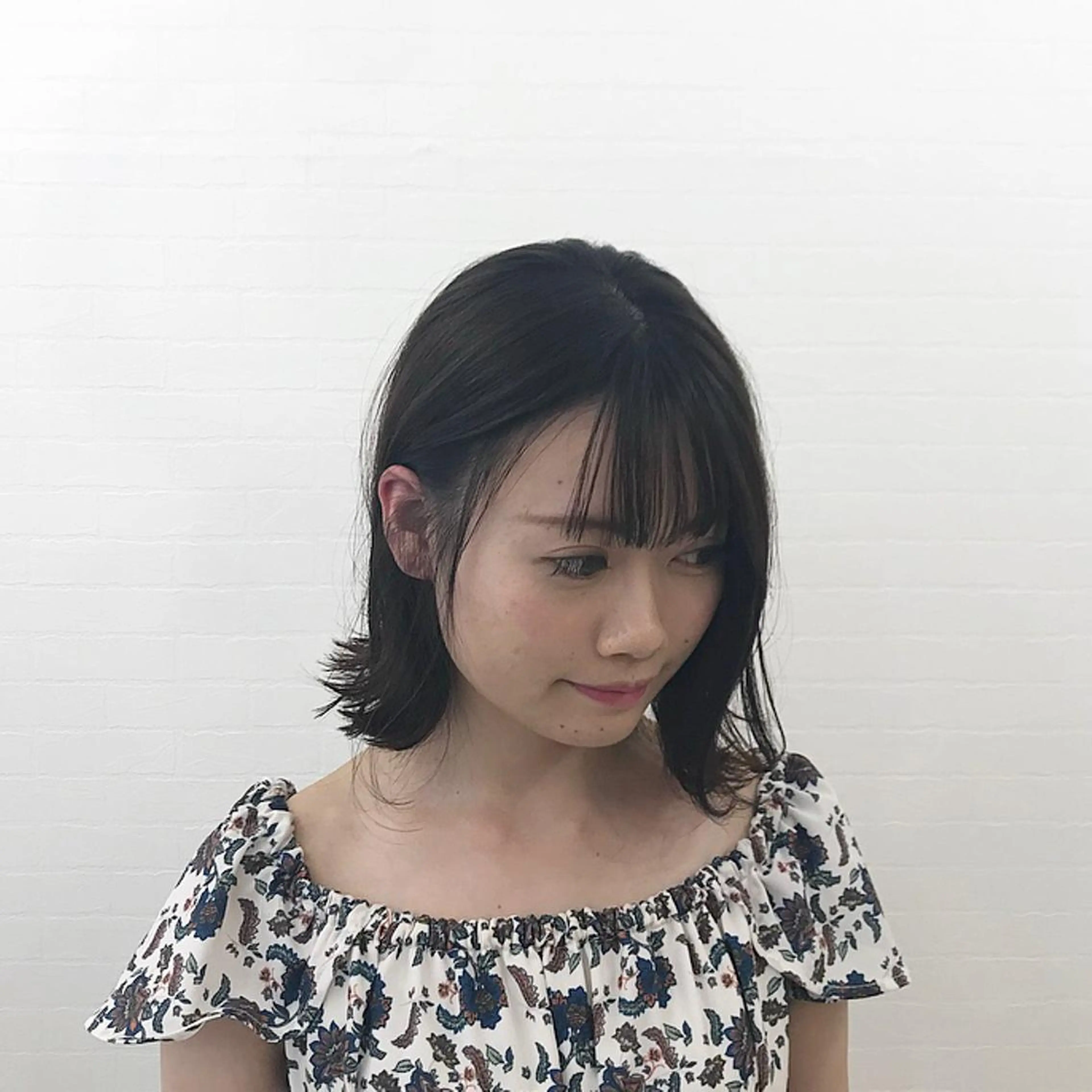 ミディアム カラー オリーブ/アッシュ やわらか透明感カラーのヘアスタイル