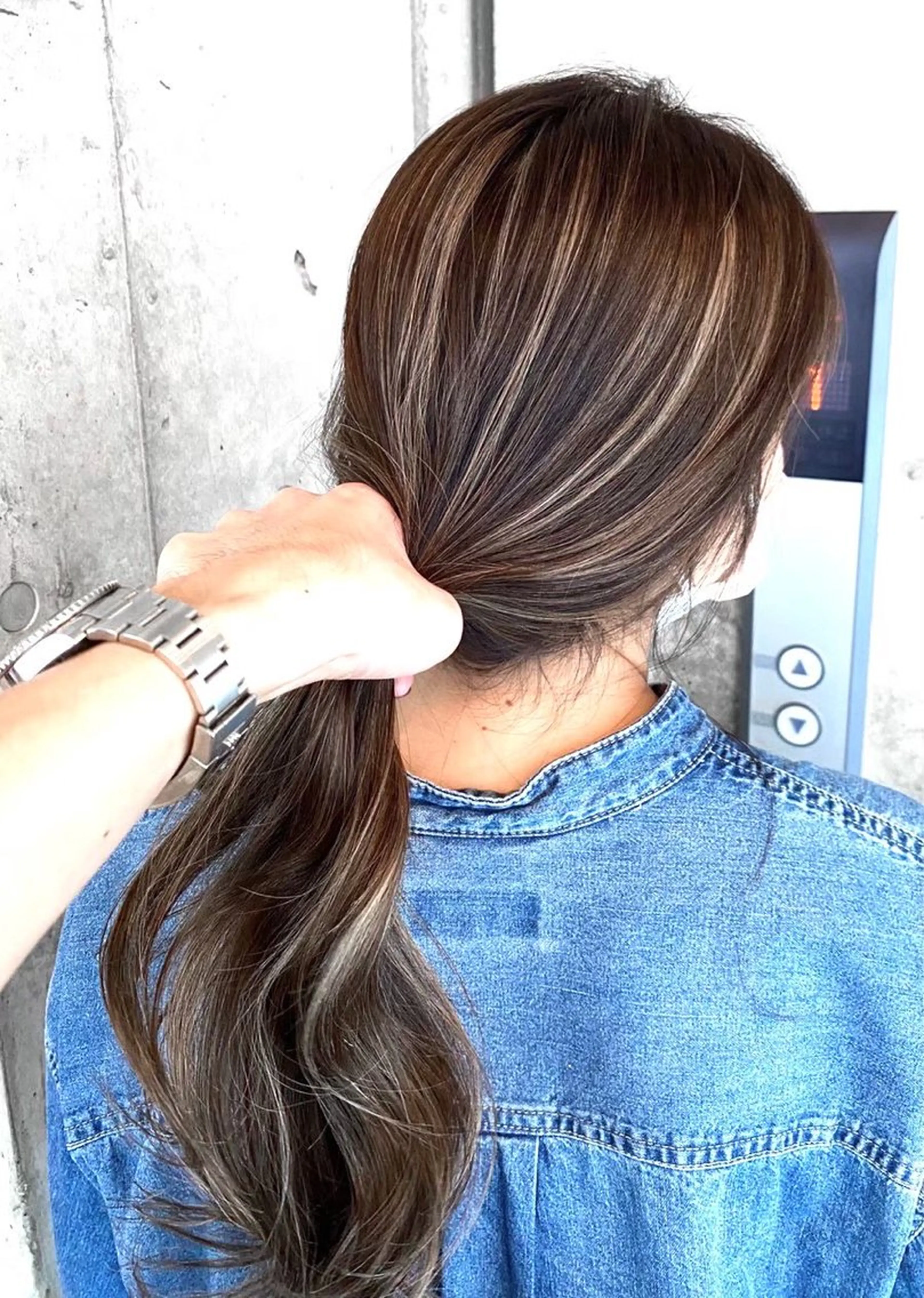 ロング カラー ハイライトカラー ハイライト MUSASHI ブリーチカラー◎のヘアスタイル