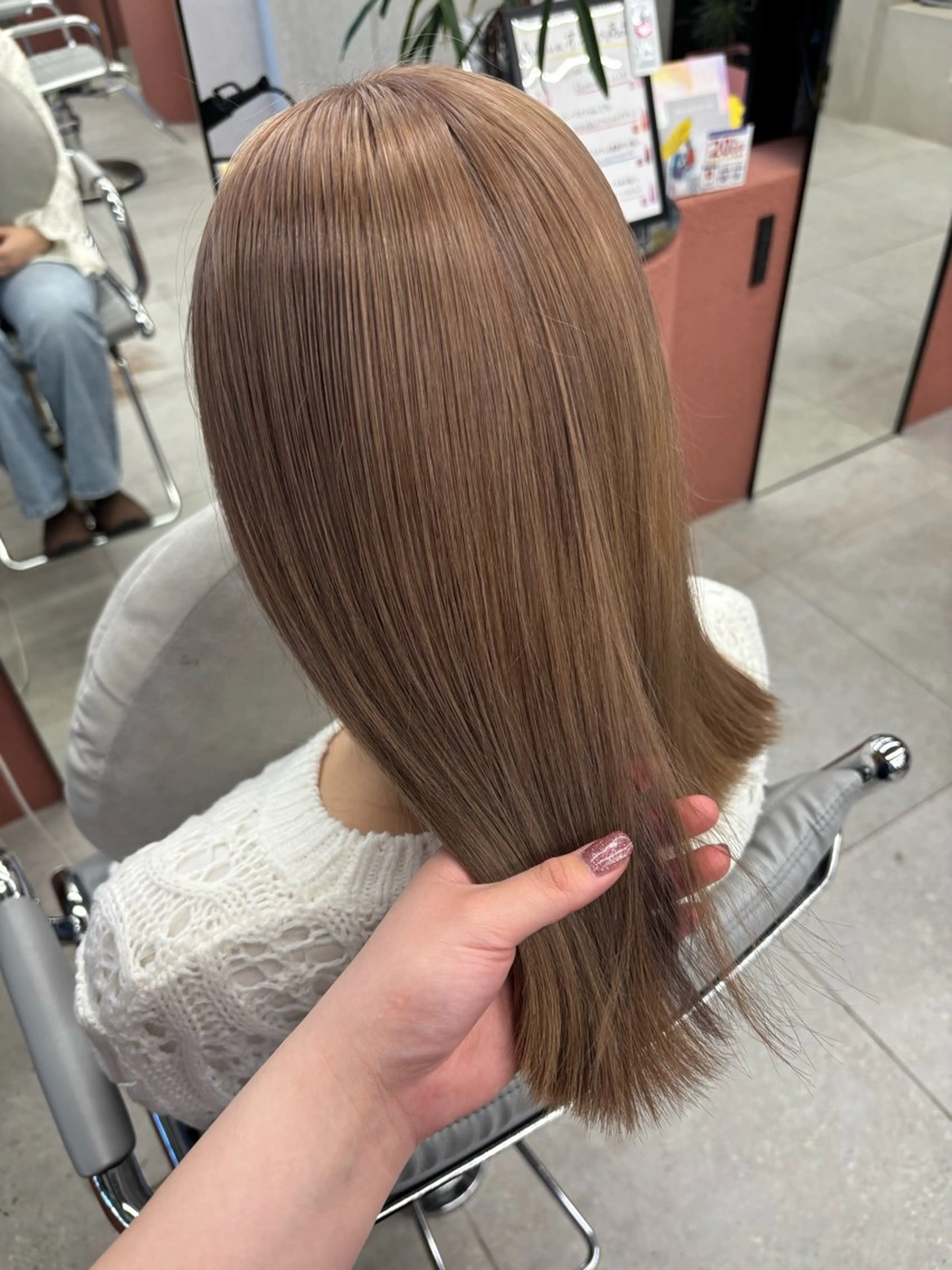 セミロング カラー ベージュカラー ブリーチ ミルクティーベージュ ほらぐち るいのヘアスタイル