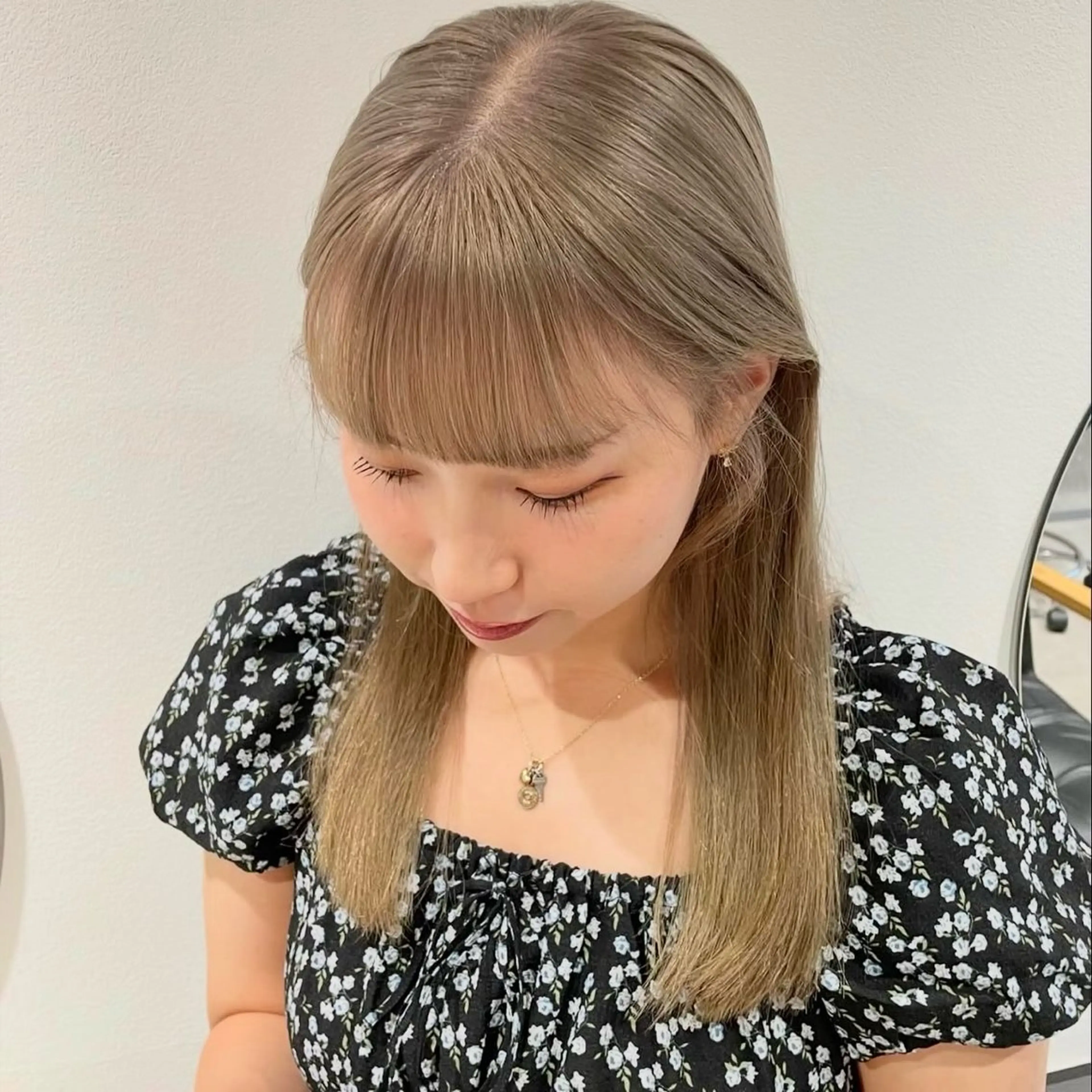 セミロング カラー ヘアカラー 🧚🏻momo 🧚🏻【下北沢】のヘアスタイル