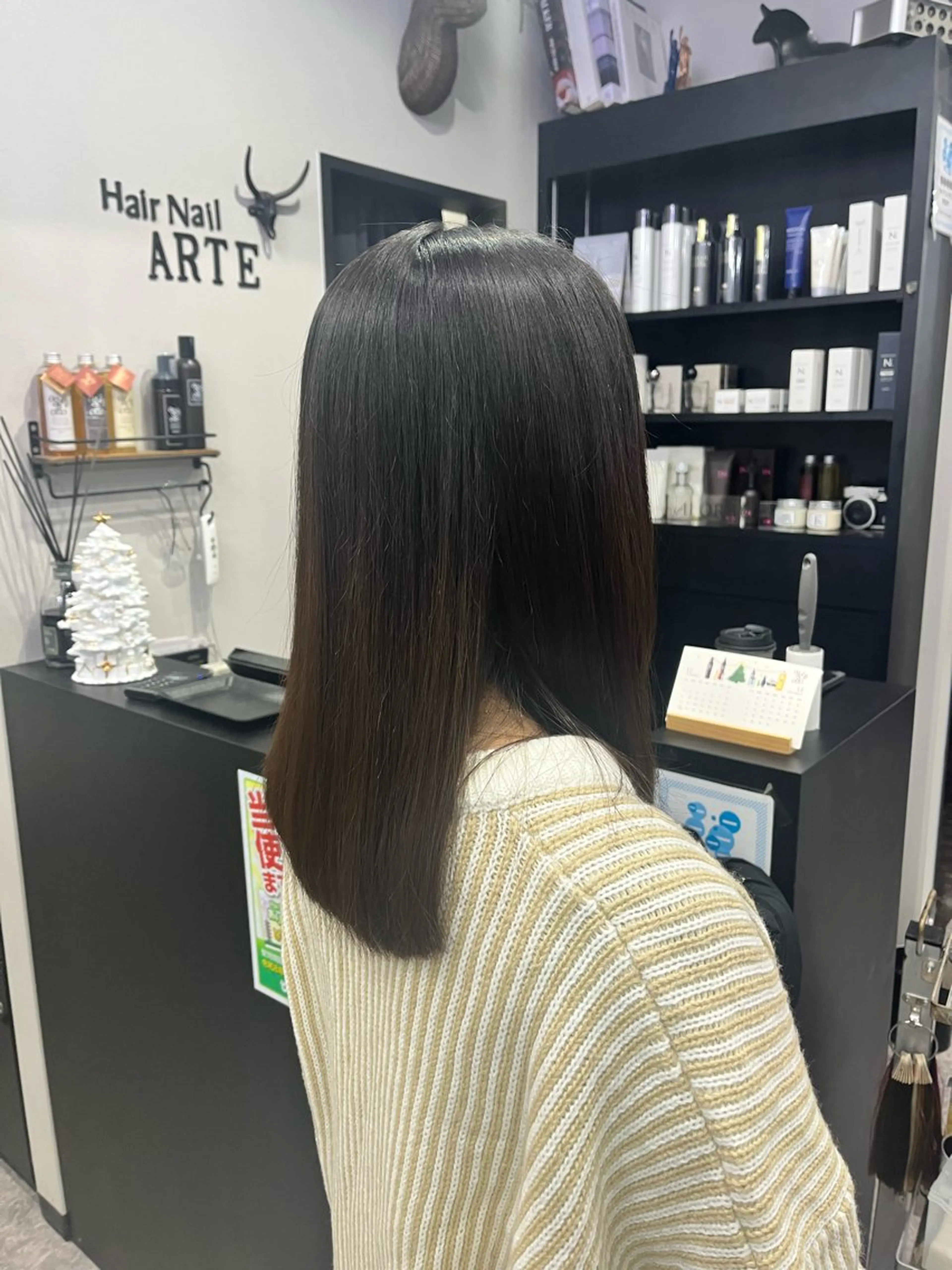 セミロング カット 友滝 真菜美のヘアスタイル