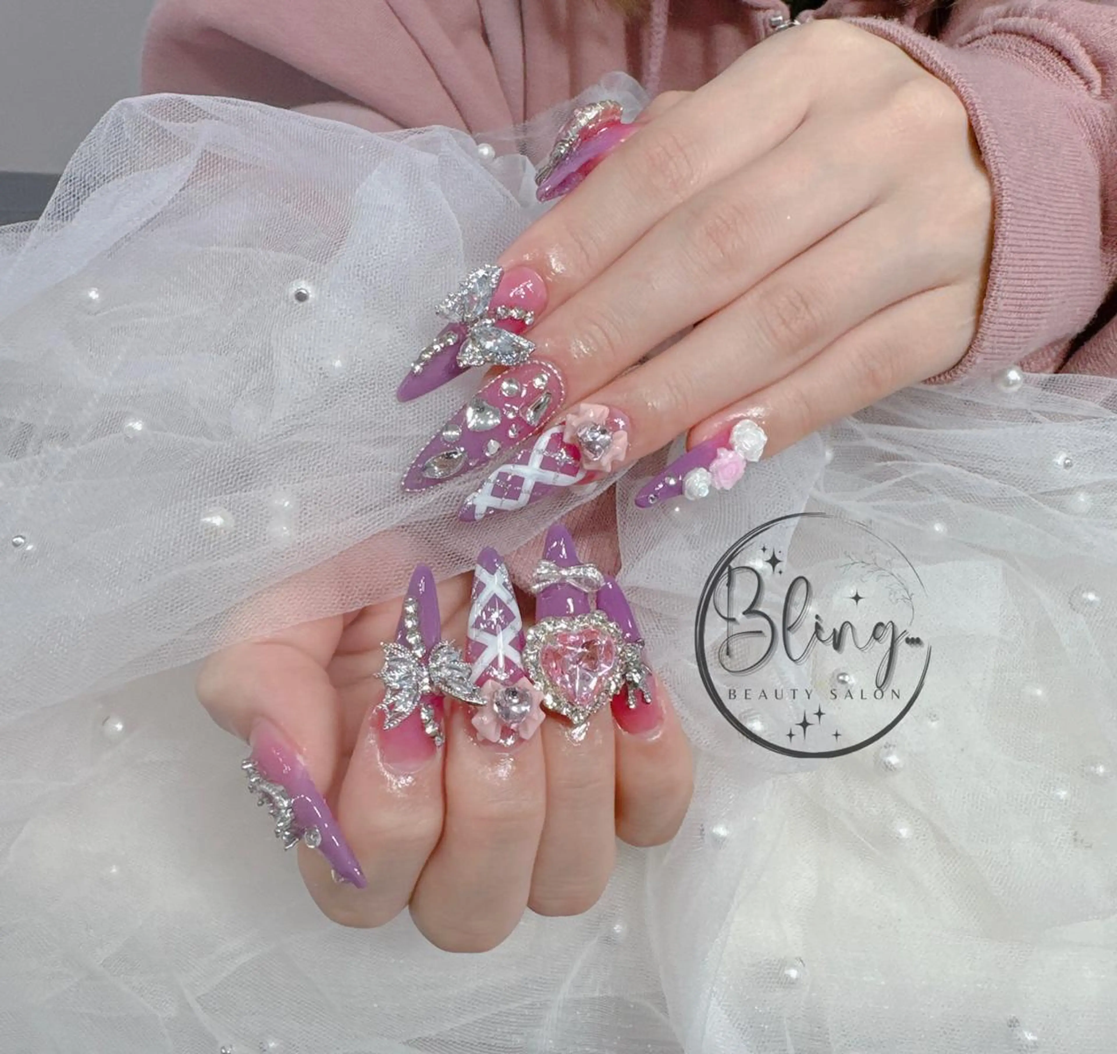 ロング カラー ベージュカラー グラデーションカラー ピンクカラー 韓国風ヘア ハンドネイル Bling Salonのネイルデザイン