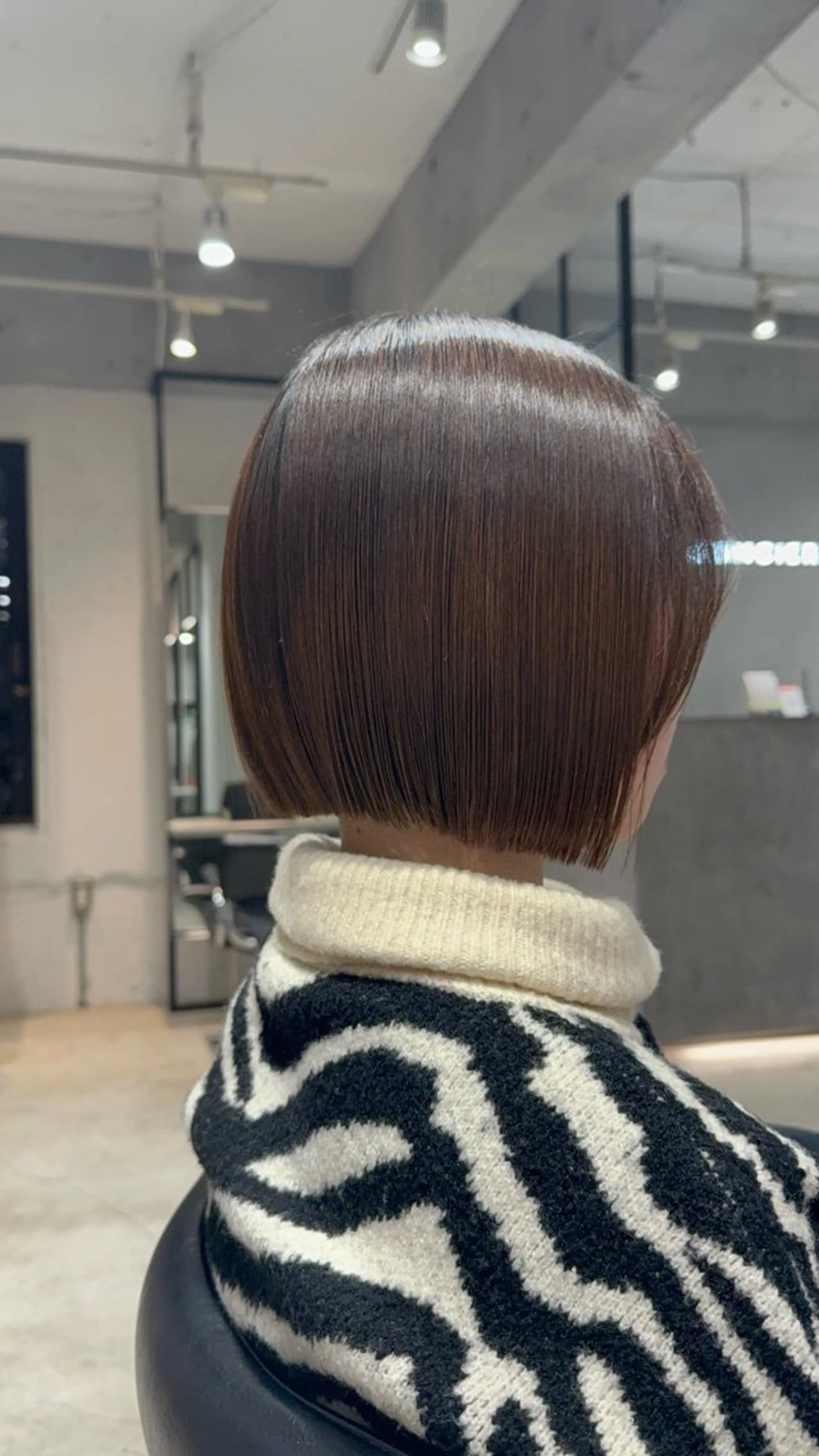 ショート あんな🦋レイヤー カット/透明感カラーのヘアスタイル