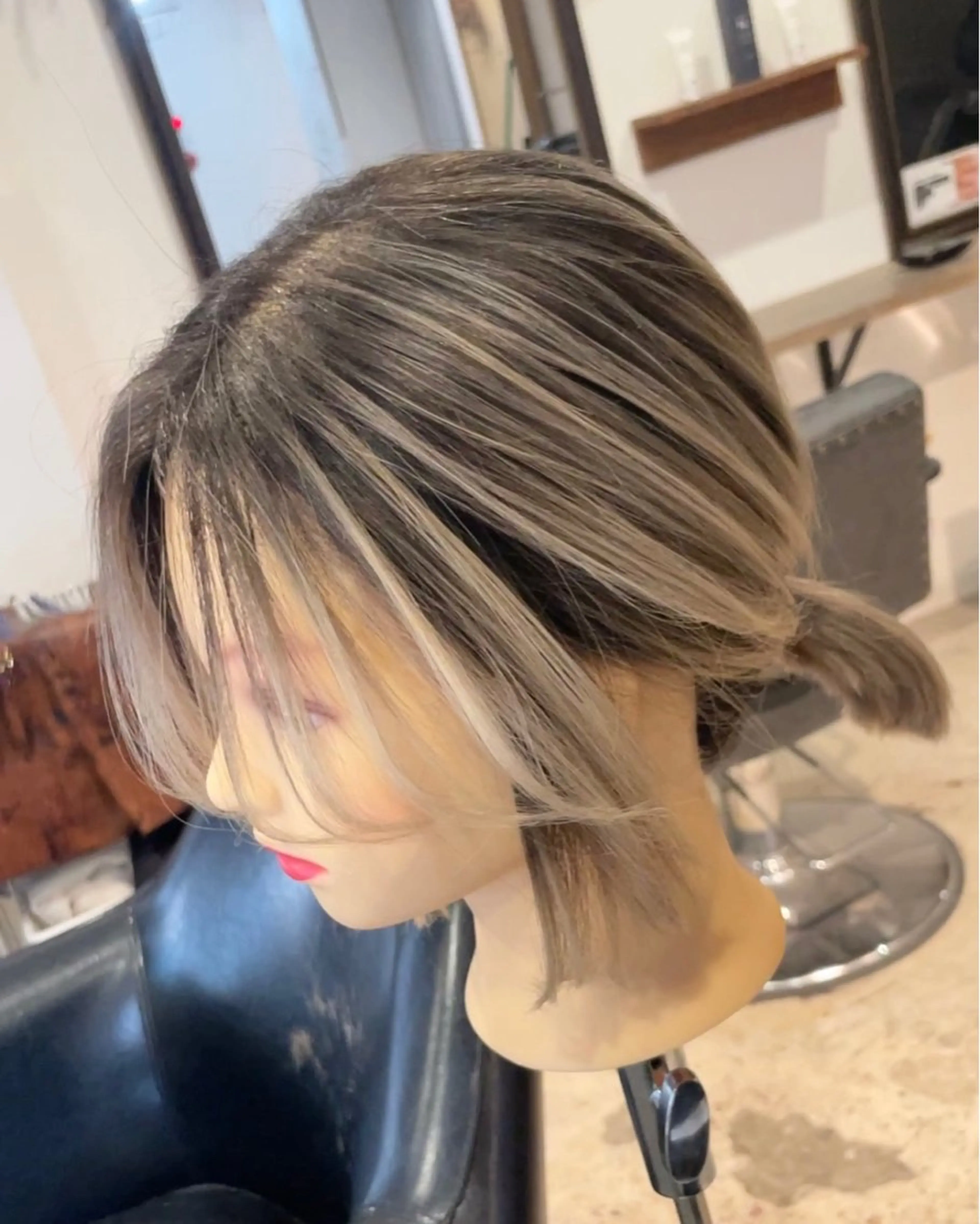 ショート カラー バレイヤージュ レイヤーカット カット ヘアカラー ギャルの革命児 秀斗のヘアスタイル