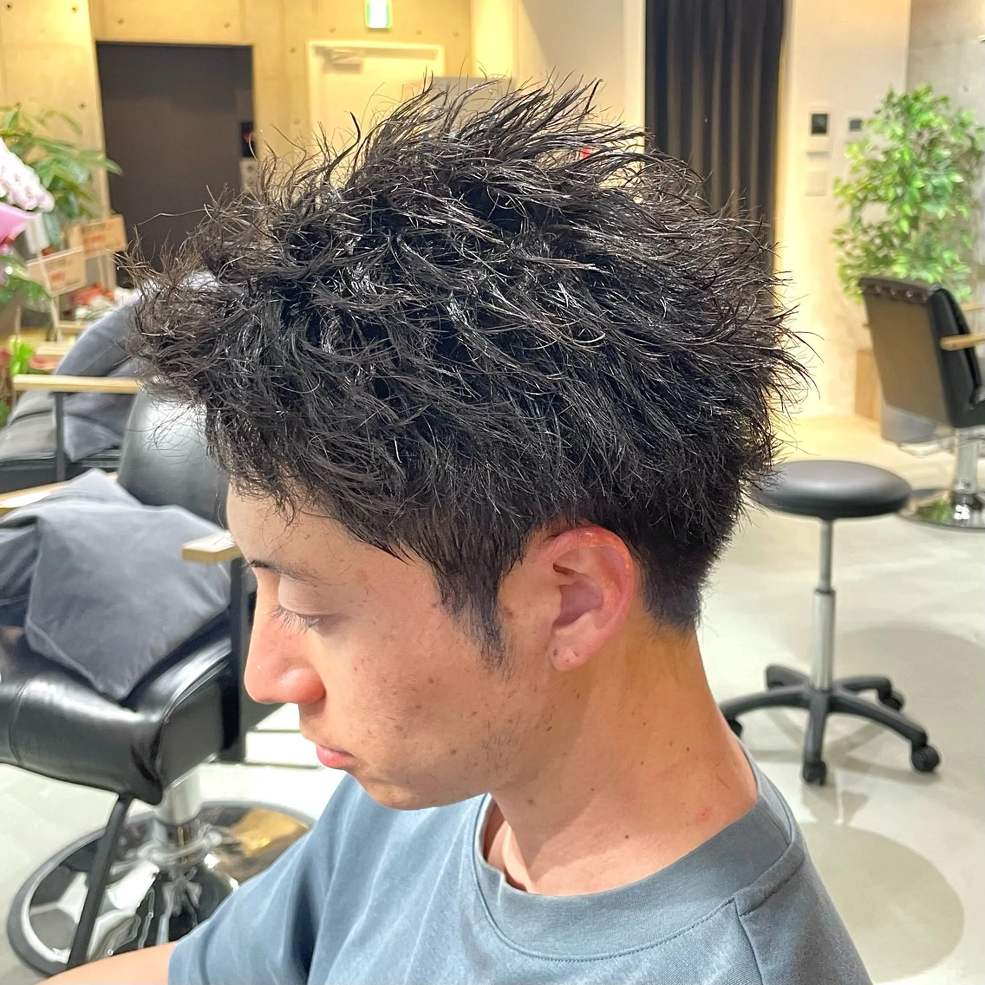 ショート パーマ メンズ センターパート メンズハイライト メンズメッシュ メンズパーマ スパイキーショート 心斎橋メンズパーマ/ シャドウ/山下拓実のヘアスタイル