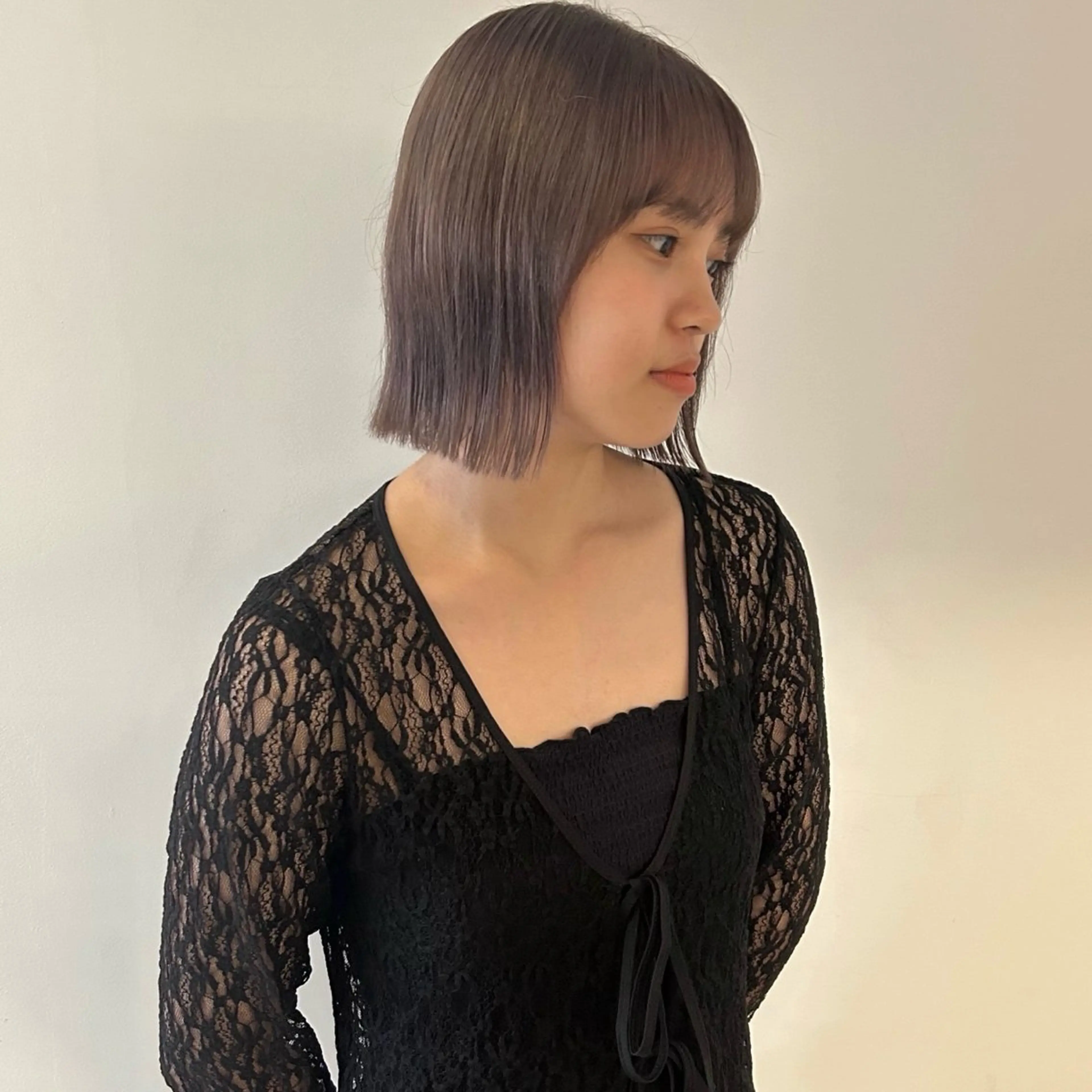 [ケアブリーチ1回のダブルカラー+前髪・顔周りカットつき🫧]透明感カラー 顔周りレイヤー♡の写真