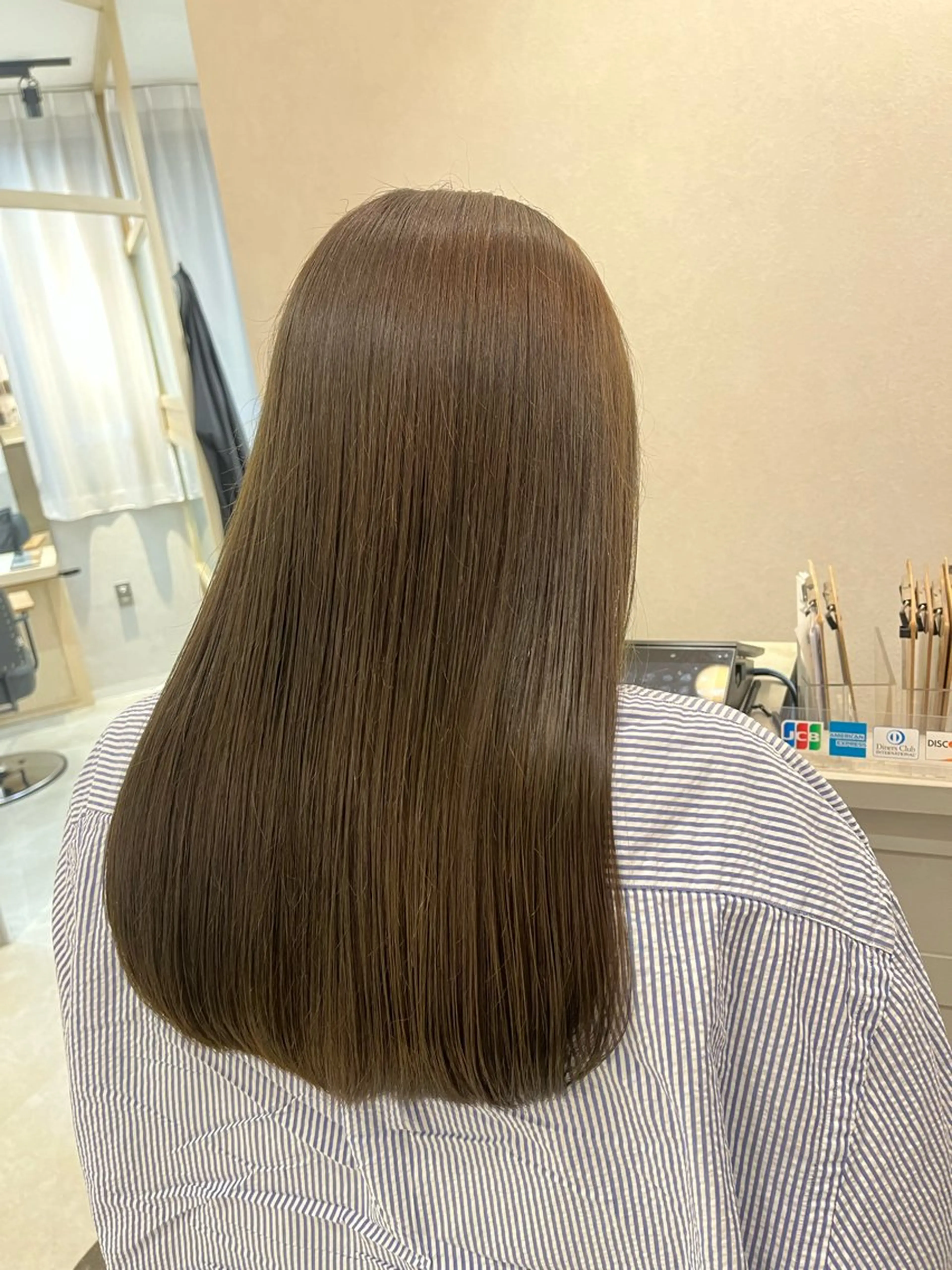 ロング カラー ベージュカラー 透明感カラー オリーブベージュ カット ヘアカラー トリートメント 小林 翔のヘアスタイル