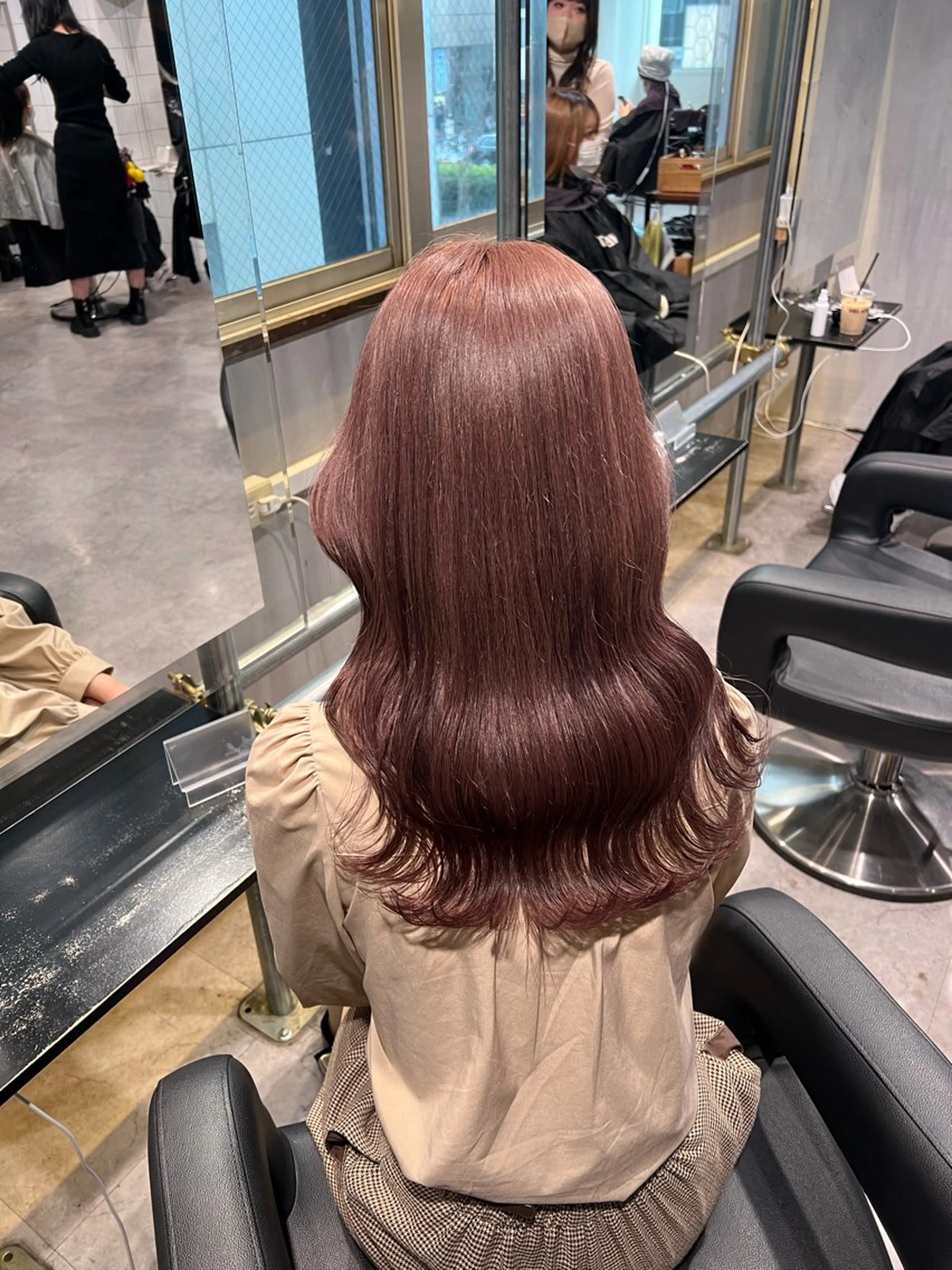 ロング カラー ハイトーンカラー 🦄レイヤーカットのヘアスタイル