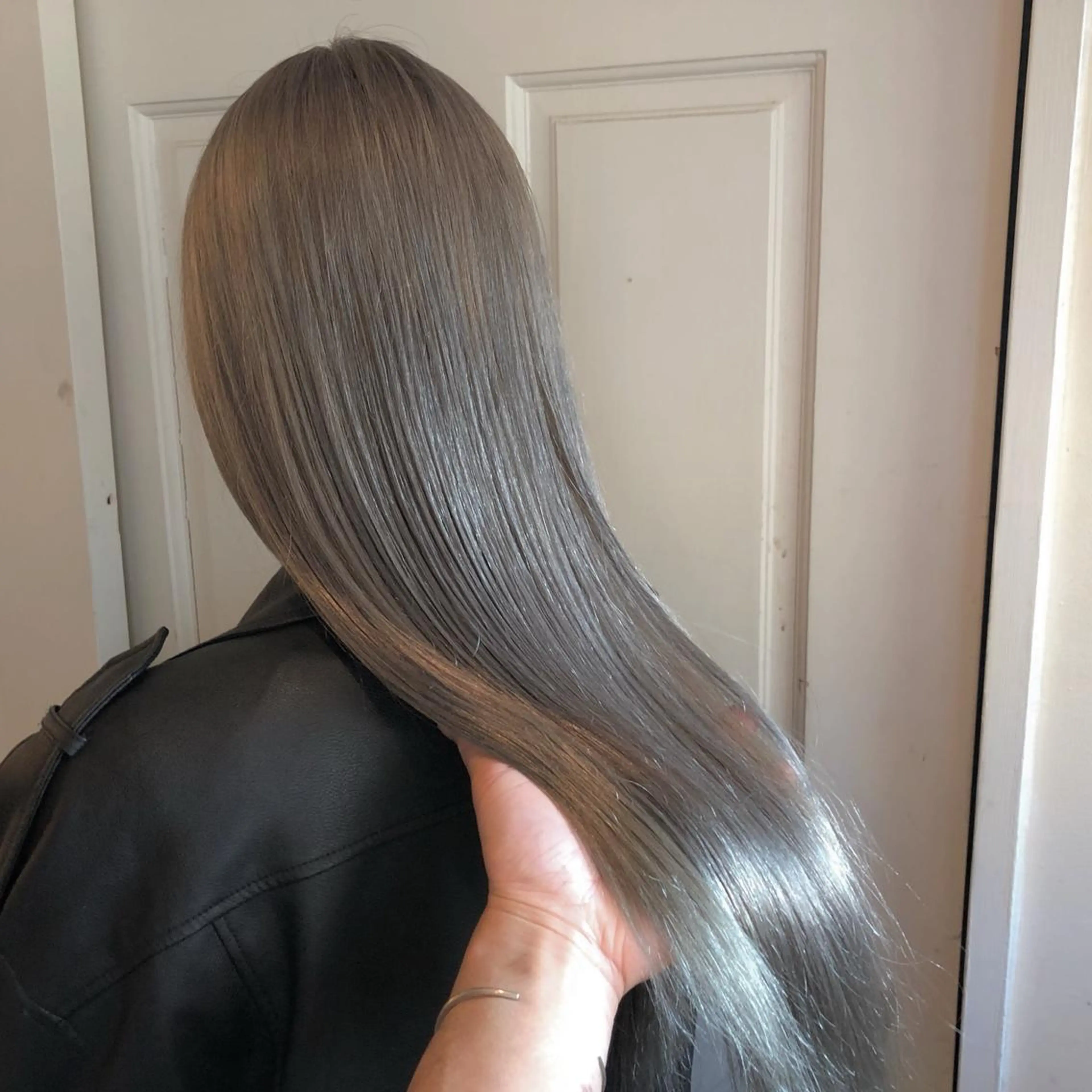 セミロング ヘアカラー 🌸ハイトーン 新田　廉 🌸のヘアスタイル