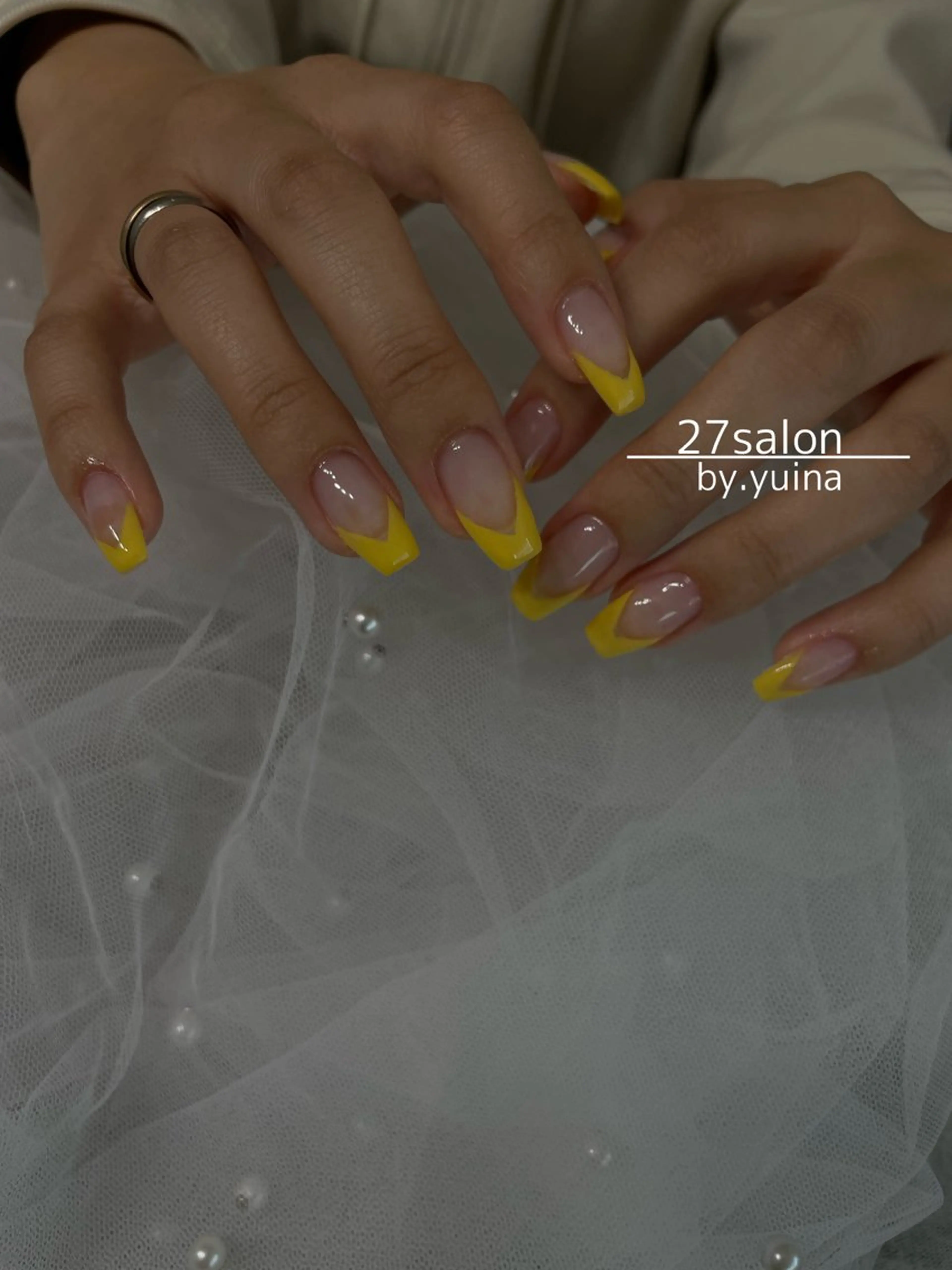 ネイル フレンチネイル 黄色 ハンドネイル 27salon yuinaのネイルデザイン