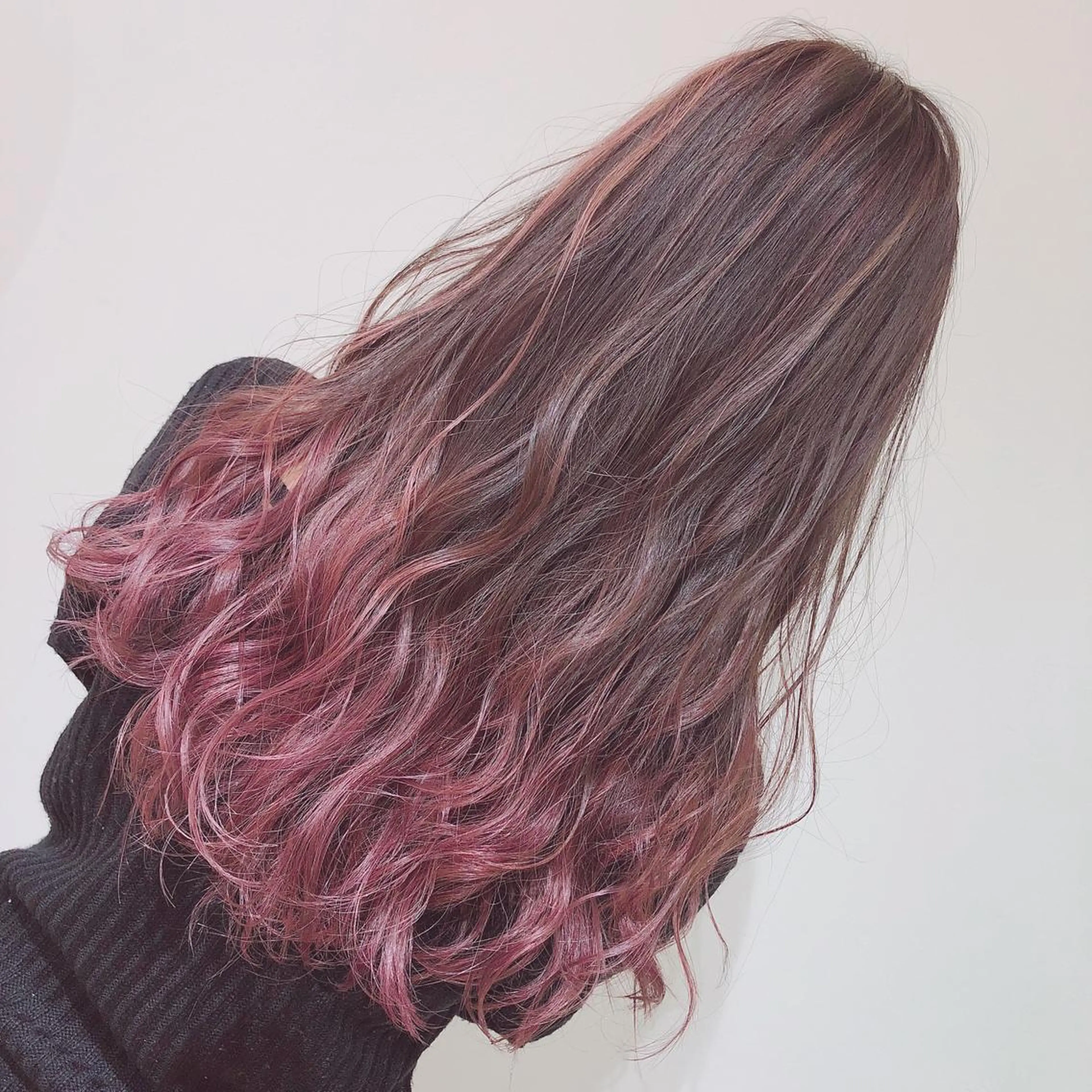 ロング カラー グラデーションカラー ハイライトカラー ピンクカラー ハイライト Che'ri所属・海外レイヤー/ レイヤーカット/和田のヘアスタイル