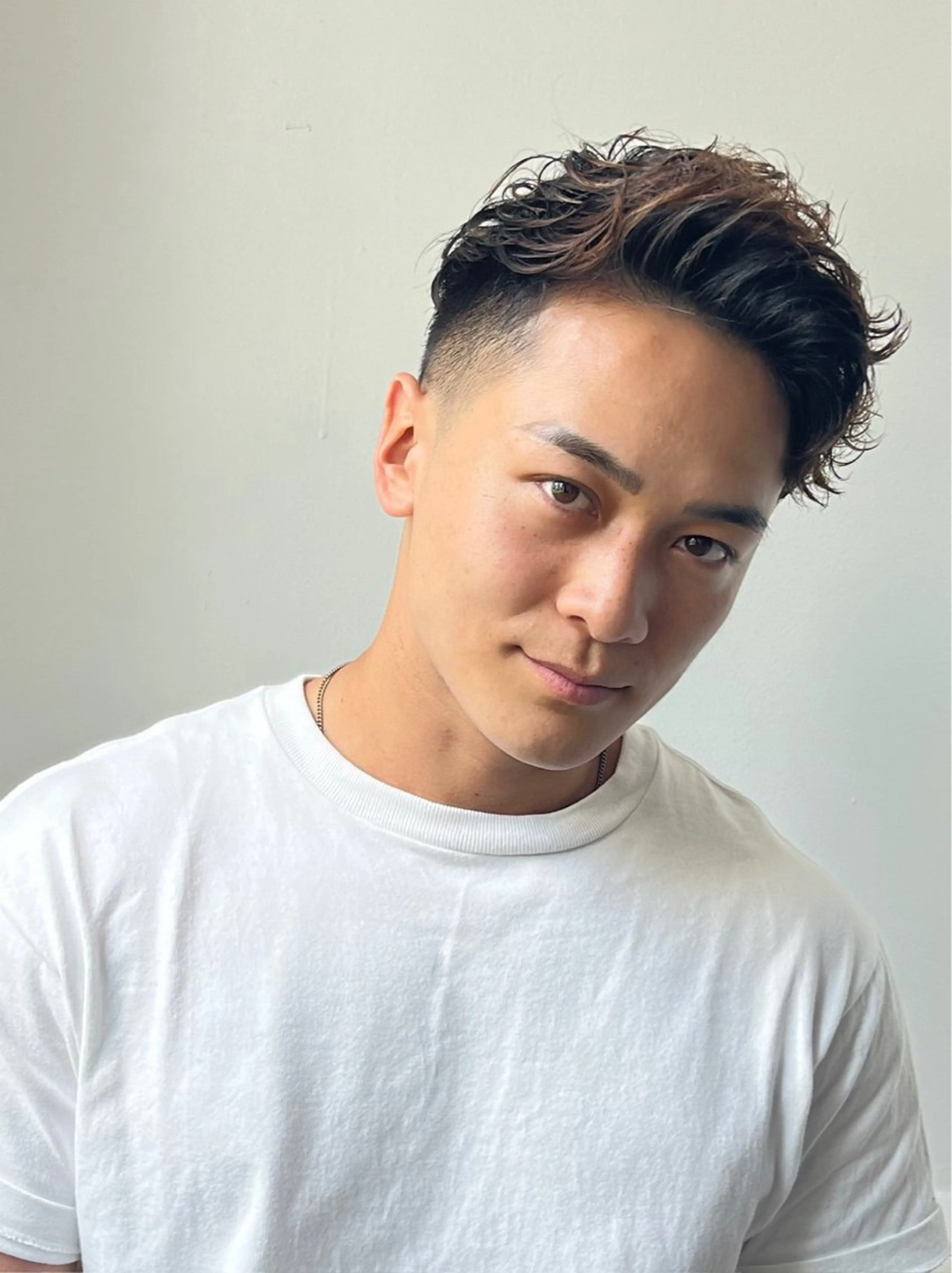 ショート カラー パーマ メンズ ビジネス フェードカット メンズパーマ ショートヘア Groomers Tokyo所属・フェード/海外パーマ 中垣遼のヘアスタイル