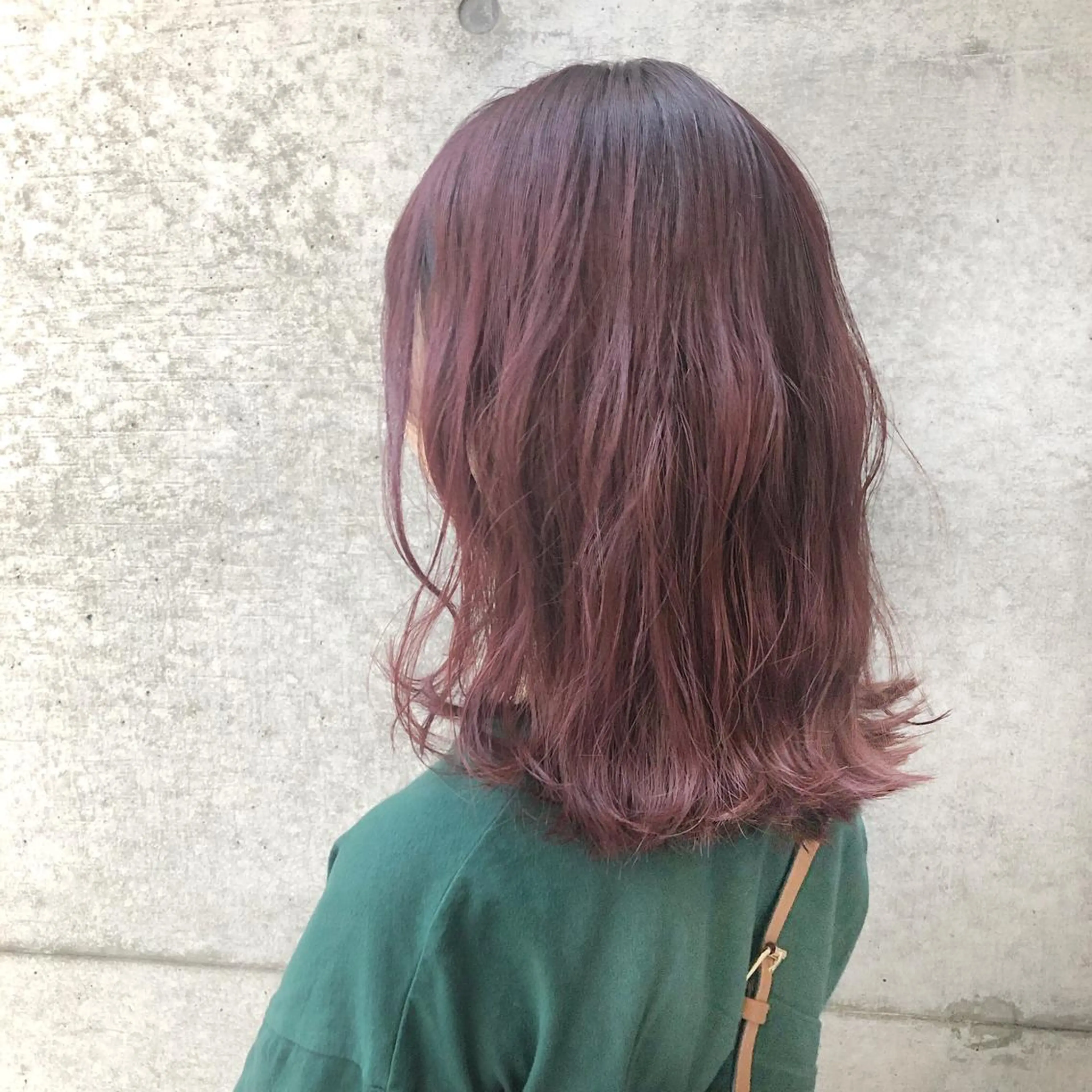 セミロング カラー ブリーチ ピンクカラー clomus所属・YUKA艶髪 🌸寛ぎ部屋のヘアスタイル