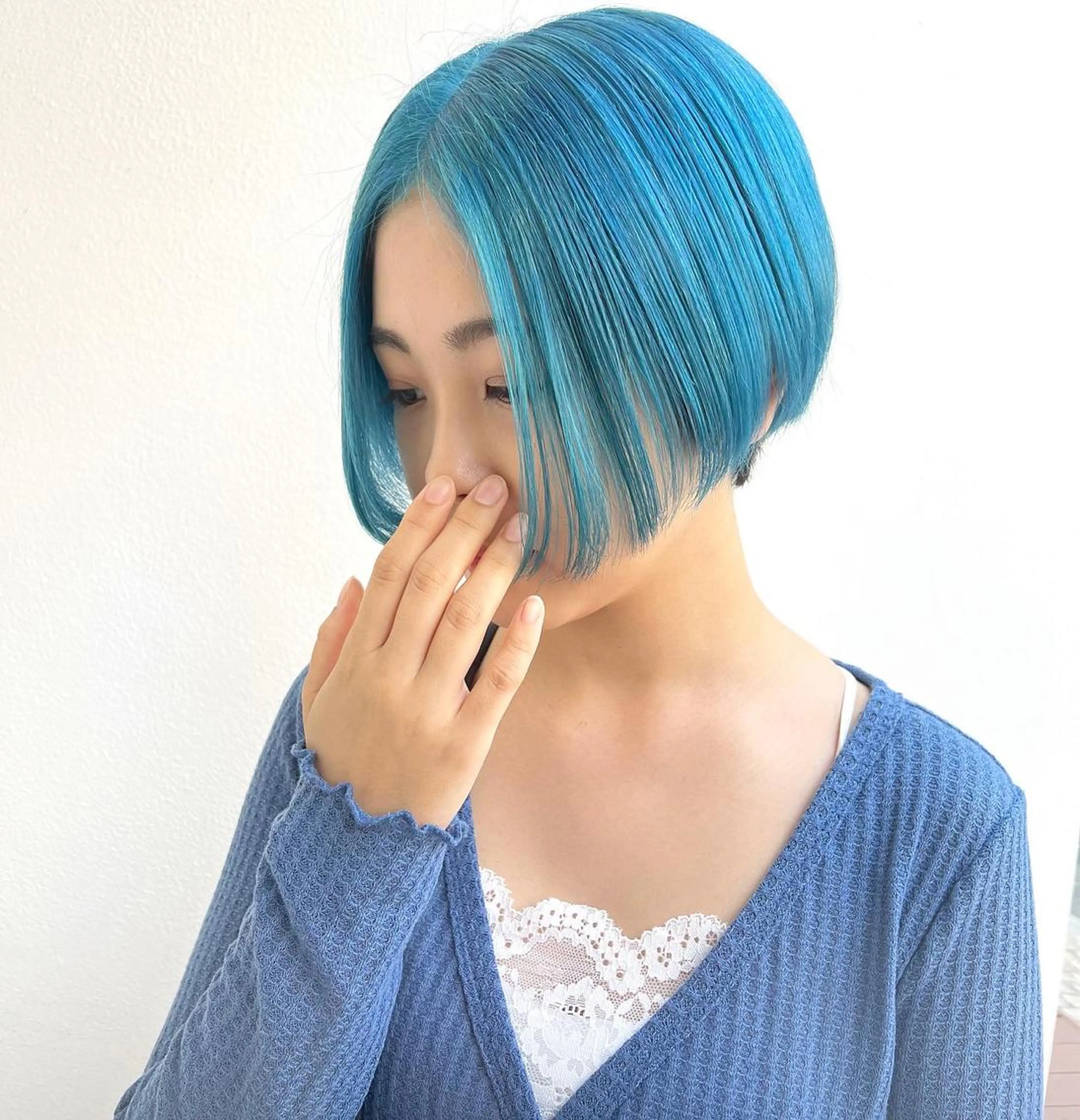 ショート カラー GiseL アンリのヘアスタイル