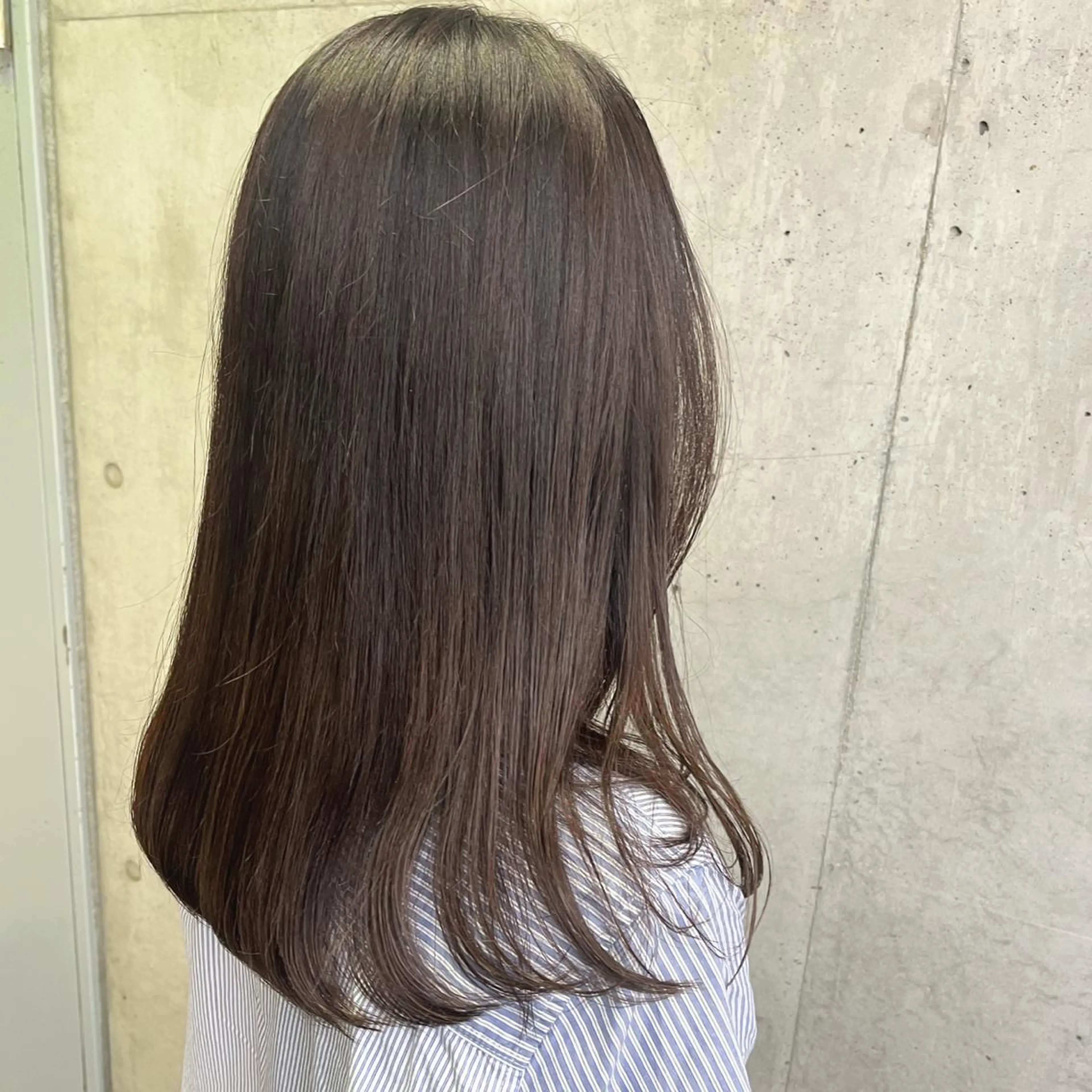 セミロング カラー アッシュ アッシュグレー アッシュグレージュ ショコラグレージュ 透明感カラー ヘアカラー トリートメント ヘッドスパ ヘアセット カジュアルを女っぽく 𝗮𝘆𝗮𝗰𝗼のヘアスタイル