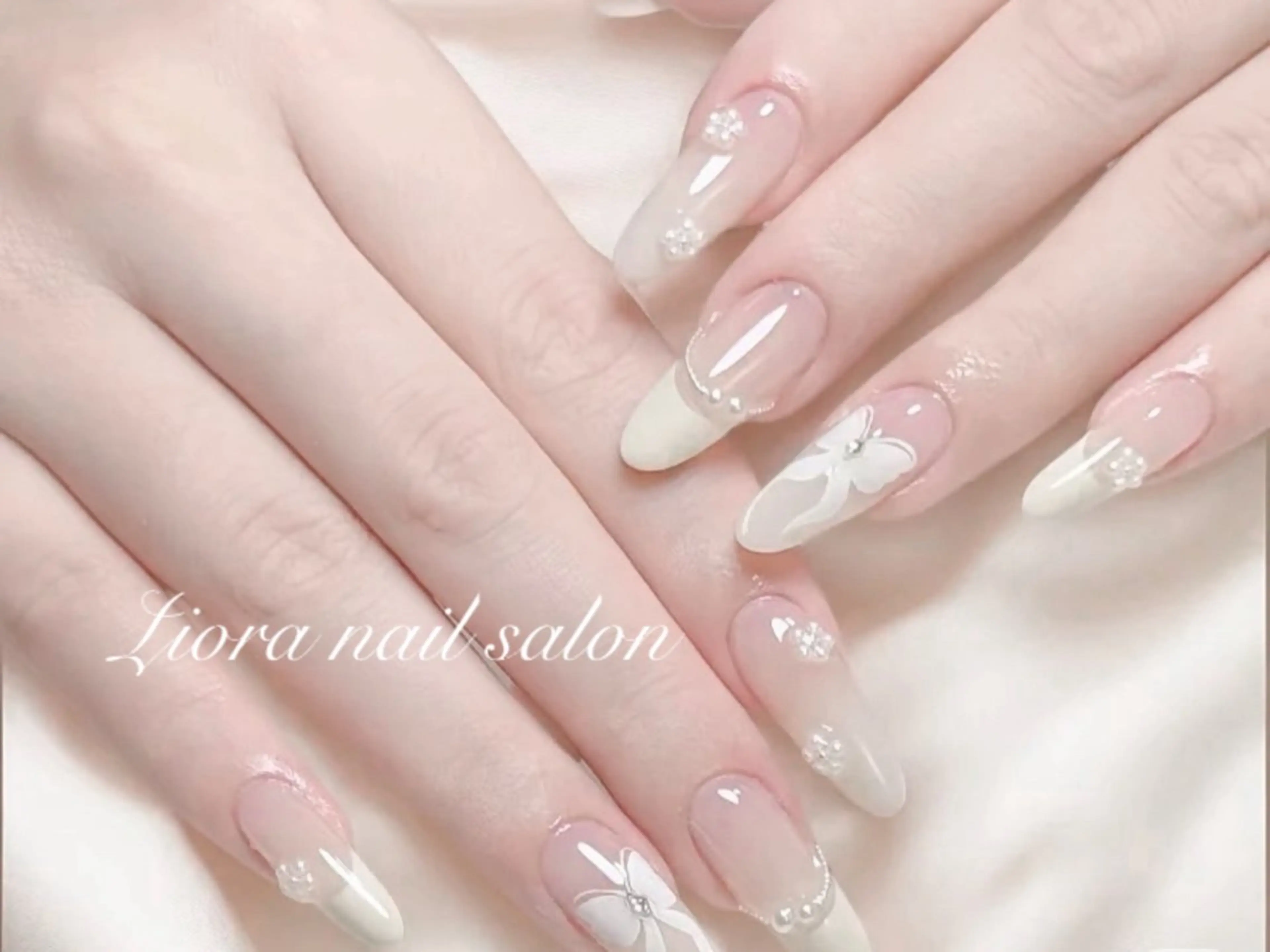 ネイル フレンチネイル ジェルネイル ガーリー グラデーション キラキラネイル ハンドネイル Liora nail 1のネイルデザイン