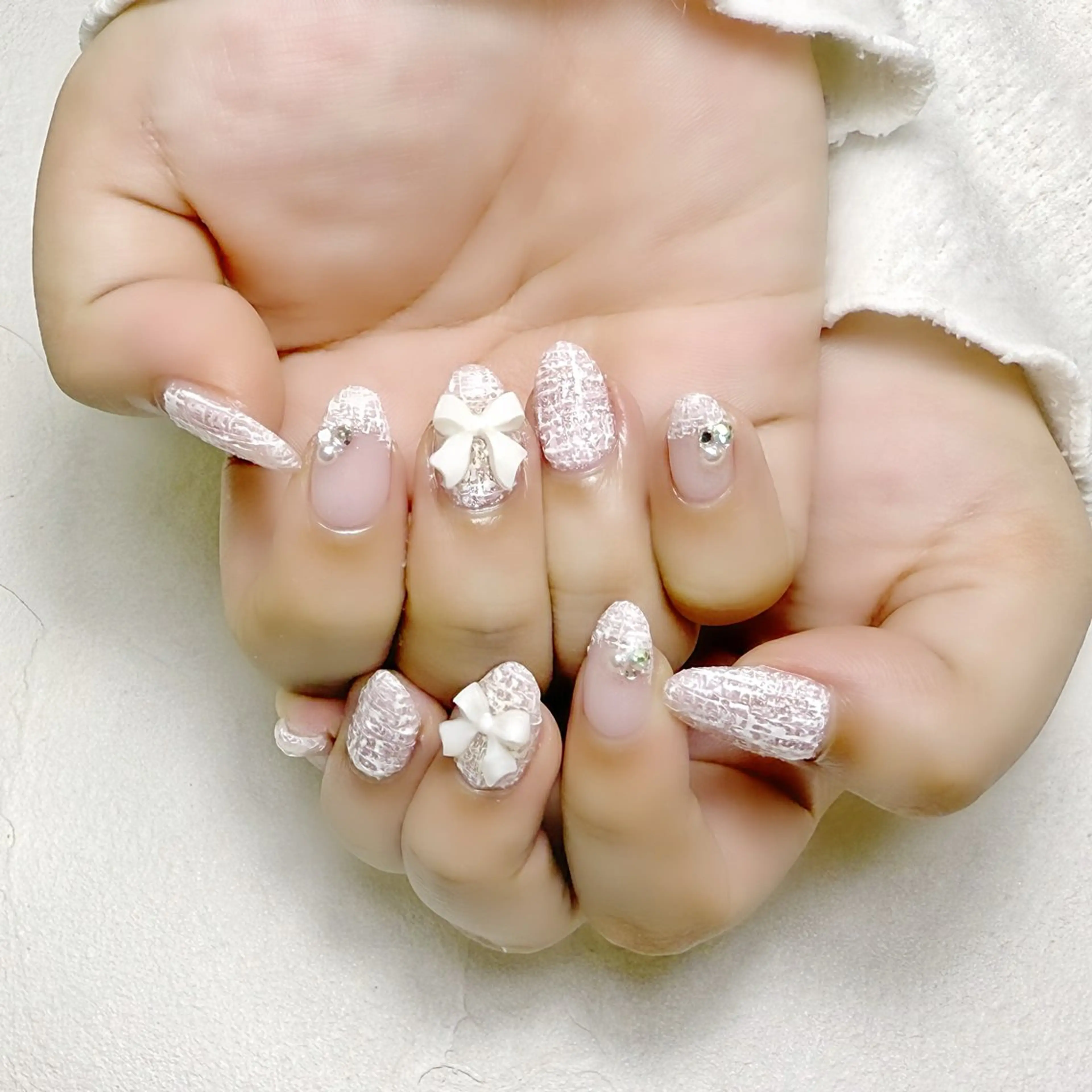 ネイル ラメ(グリッター) ピンク リボン ツイードネイル ワンホンネイル rouse nail RISATOのネイルデザイン