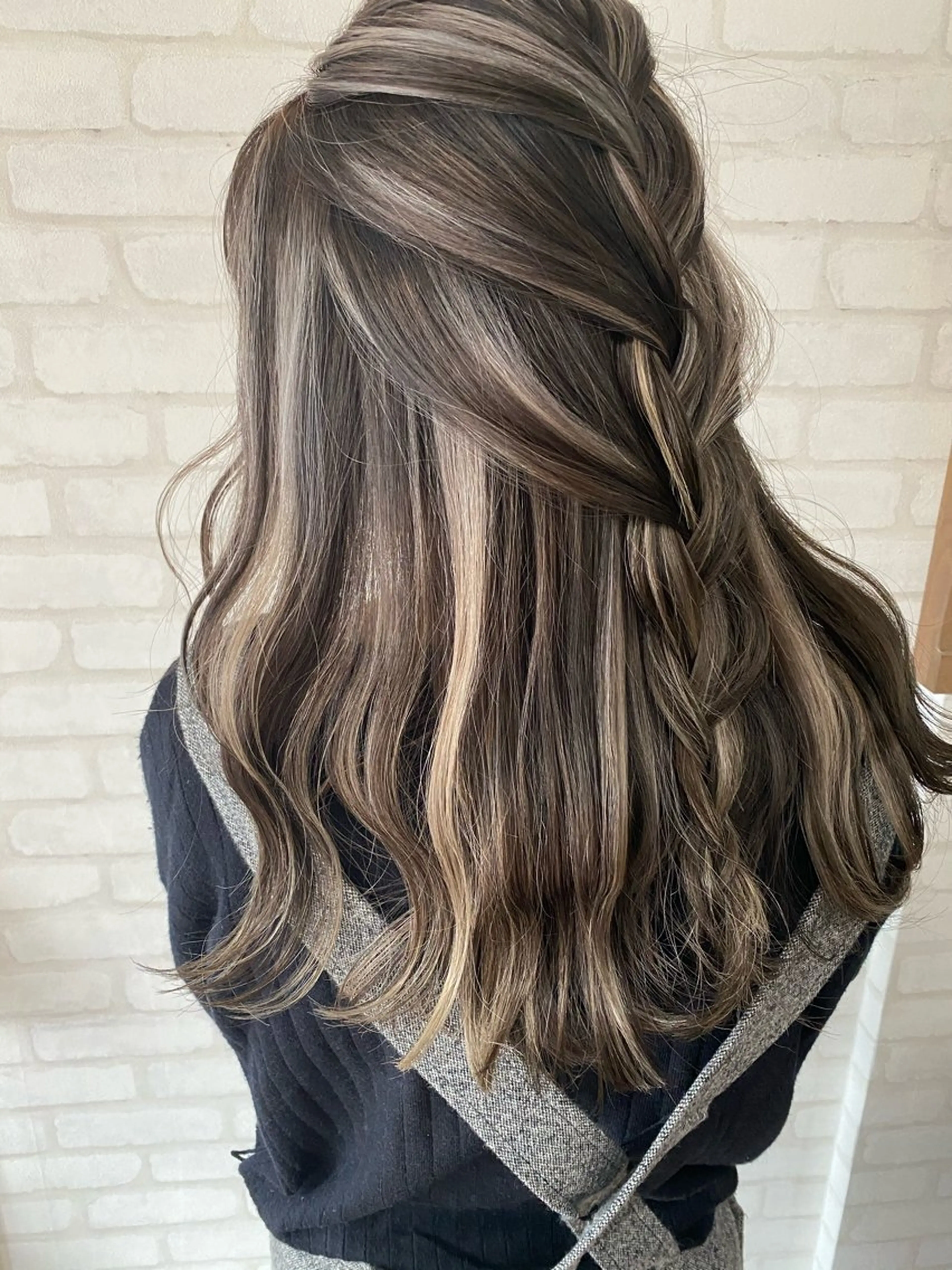 ロング coco terrace所属・海外風ハイライト CHIHIROのヘアスタイル