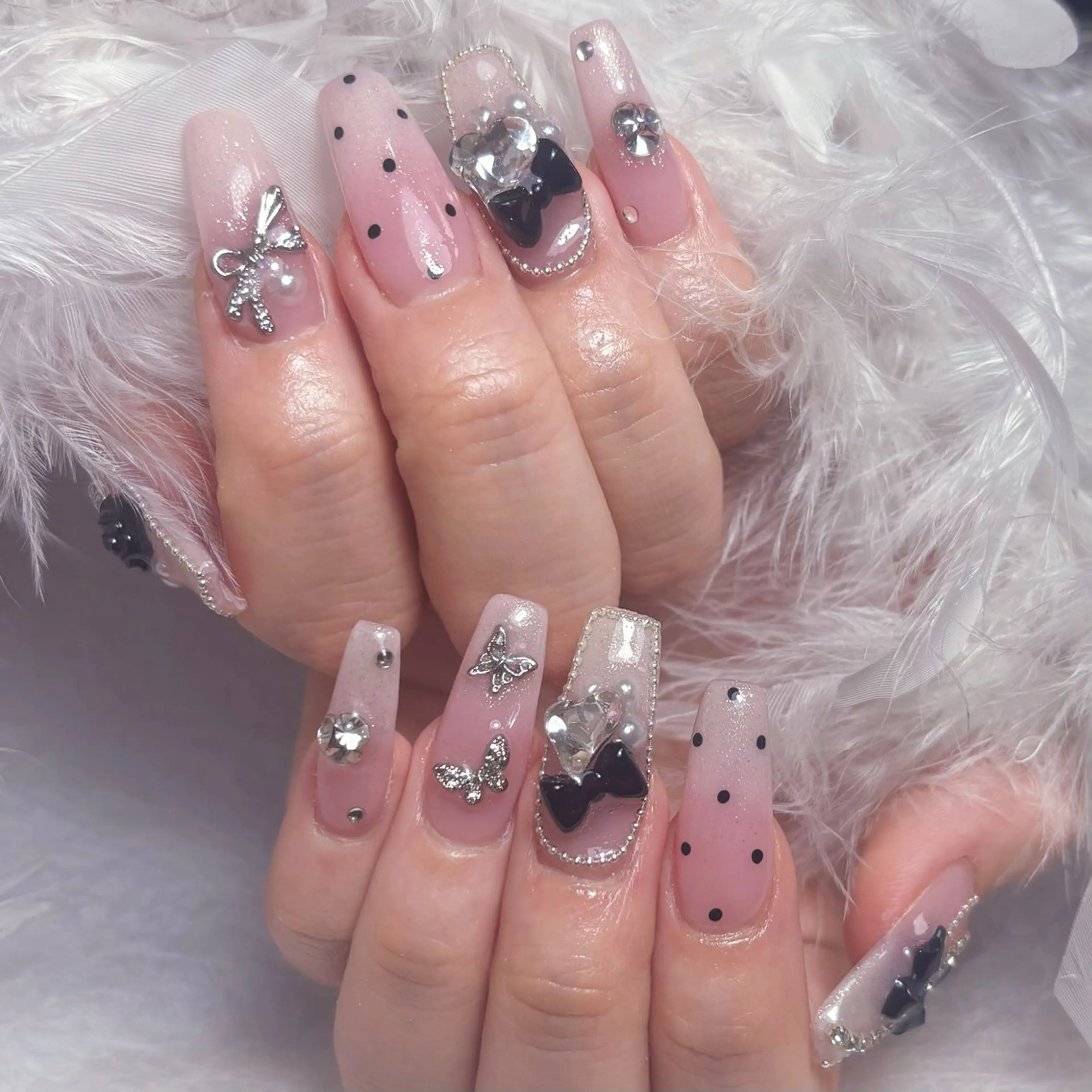 ロング 韓国風ヘア ハンドネイル DIAMOND Nail☁️のネイルデザイン