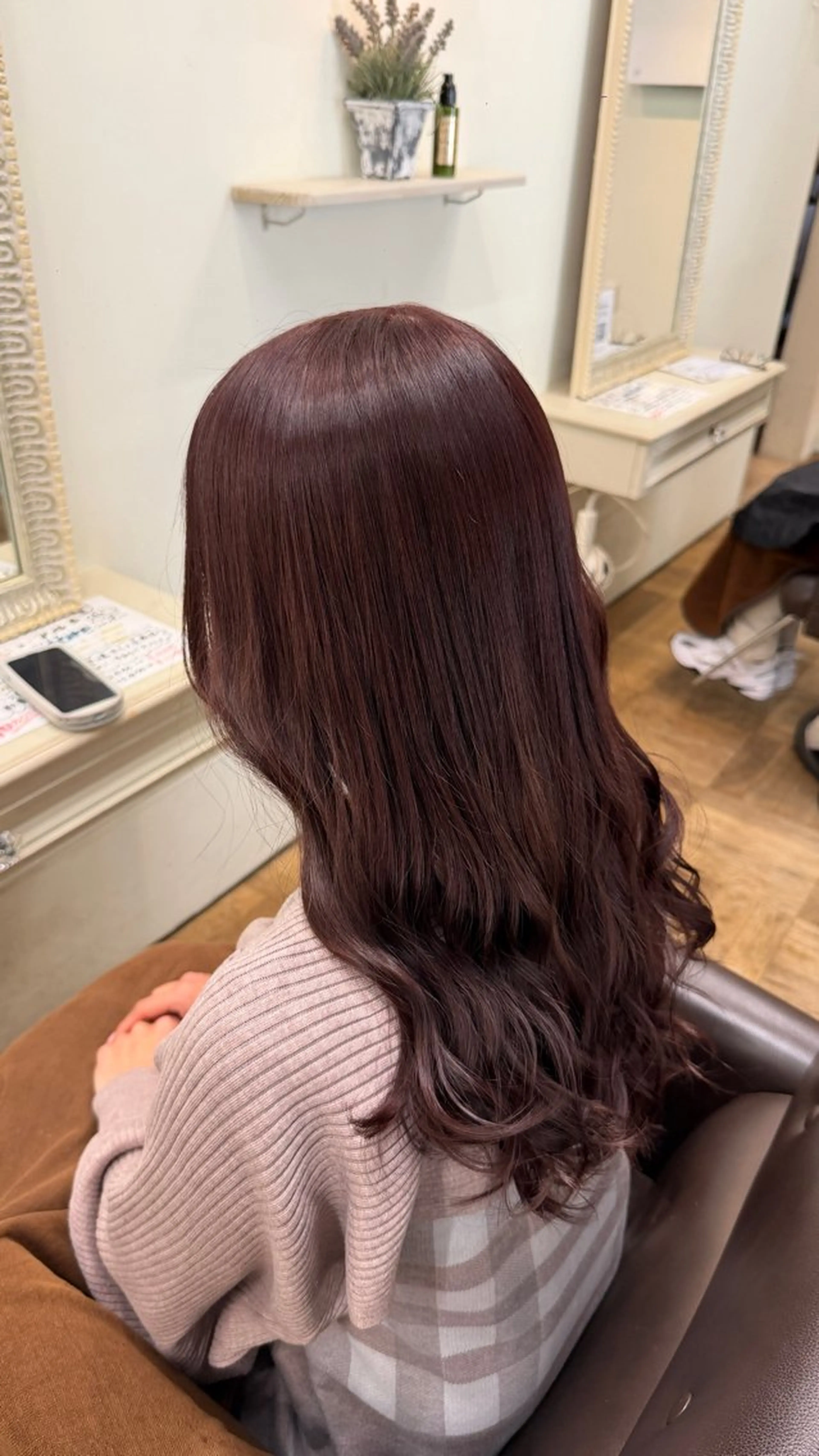 ロング ピンクブラウン 西村 美月のヘアスタイル