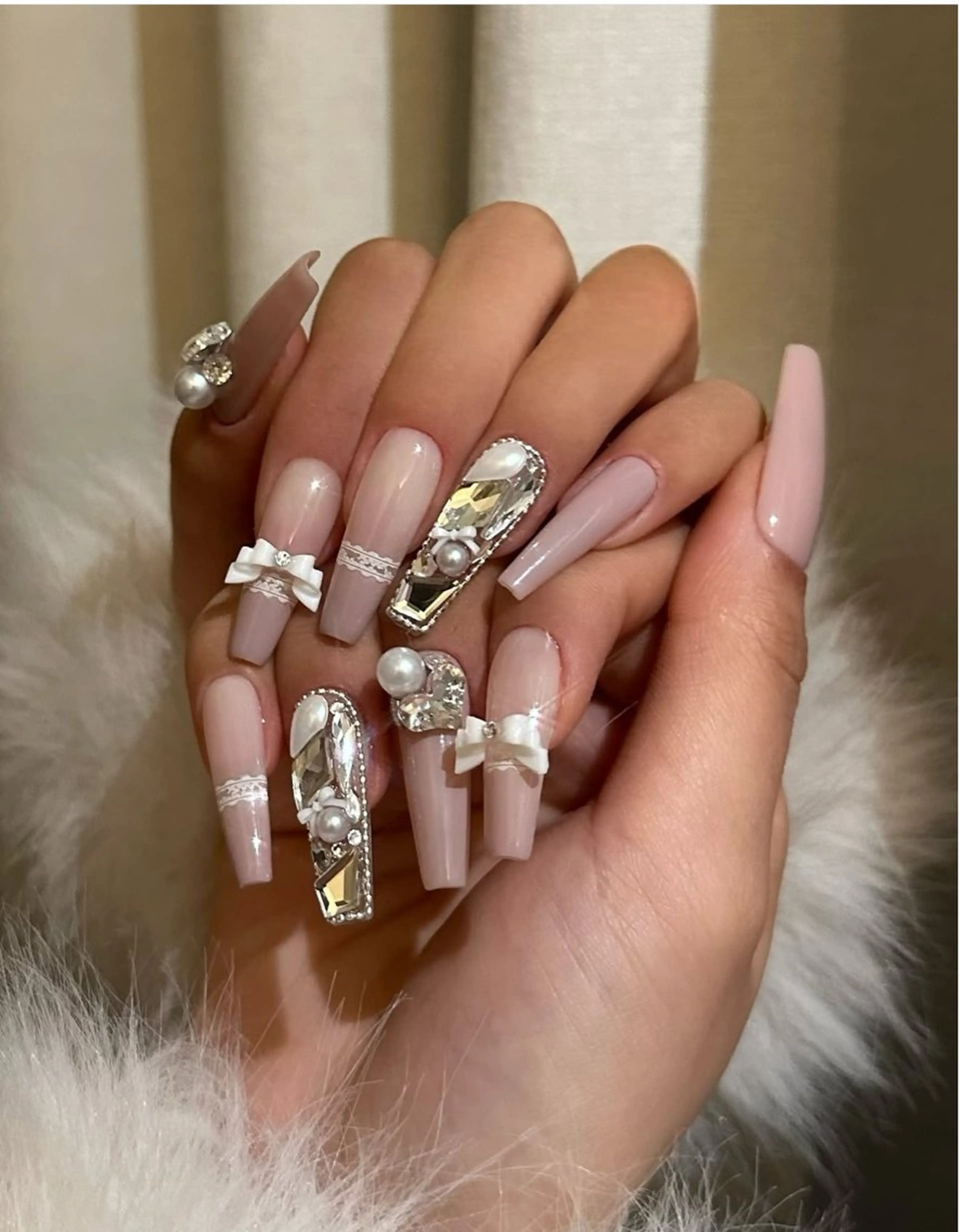 ネイル キラキラネイル マグネットネイル ミラーネイル ニュアンスネイル 春ネイル ハンドネイル Lyna 池袋のネイルデザイン