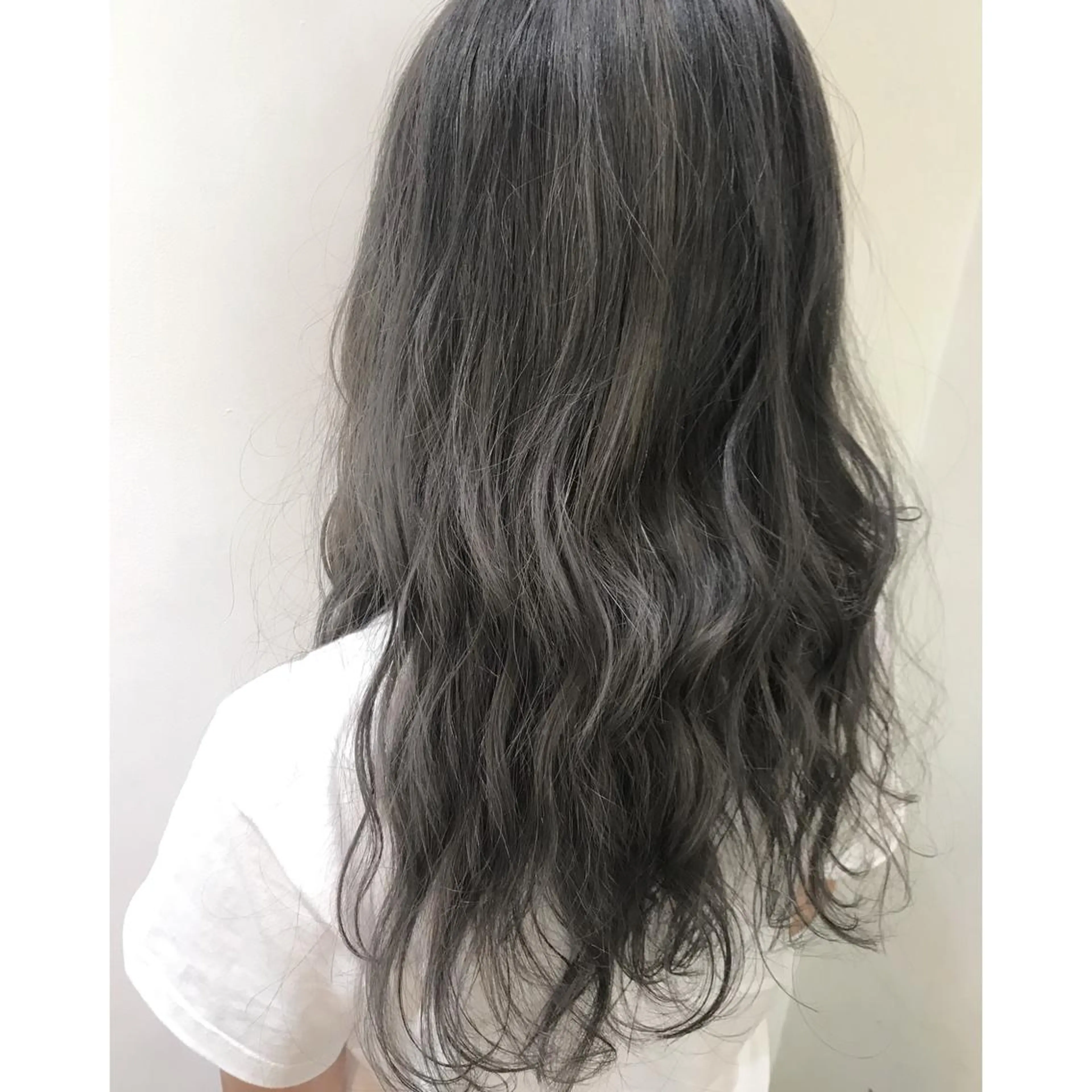 ロング カラー アディクシーカラー ブリーチ トリートメント 坂西 春果のマツエク・マツパデザイン