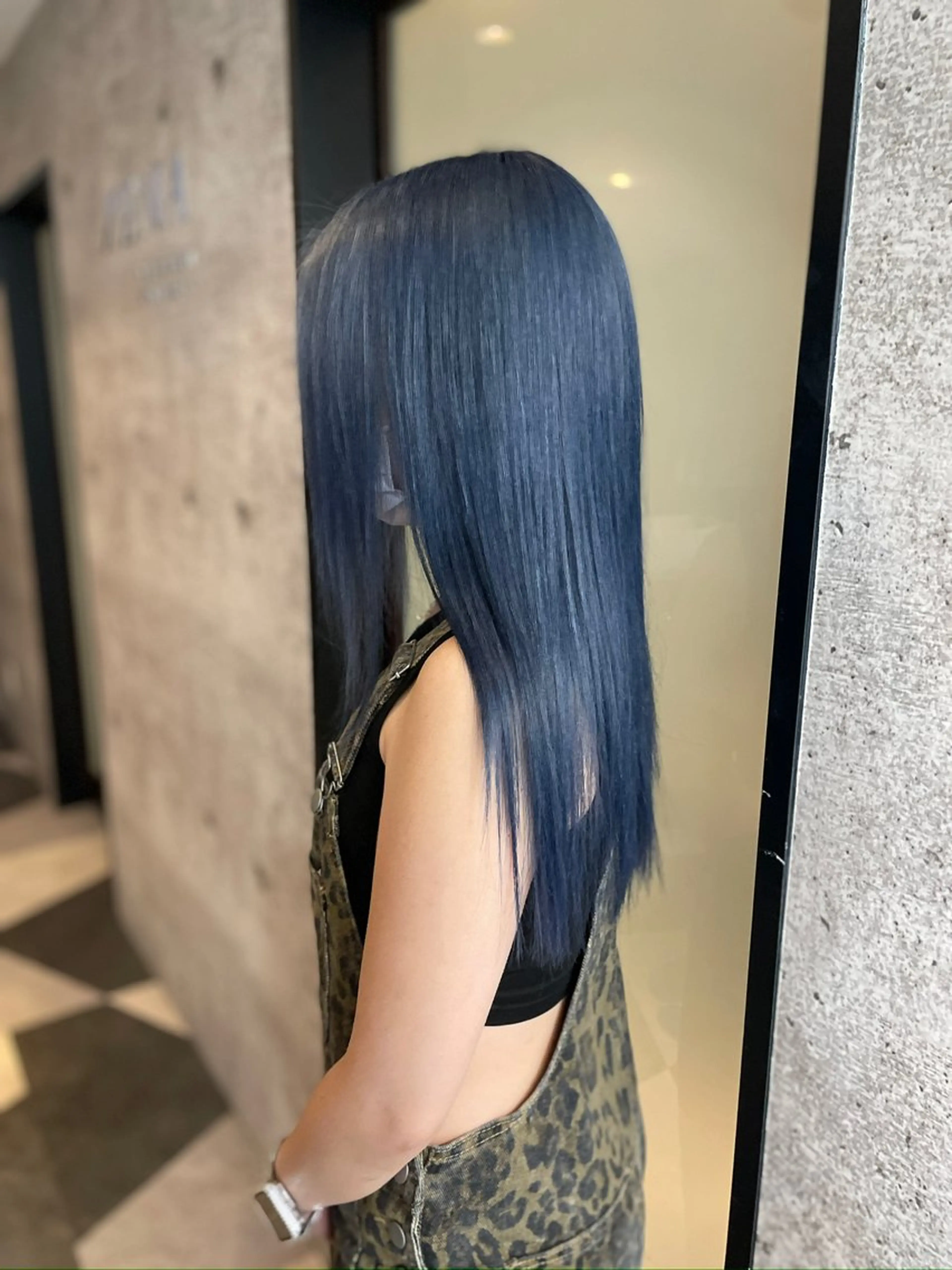 ロング カラー ブルーカラー シルバー GEM YURI ハイトーンカラーのヘアスタイル