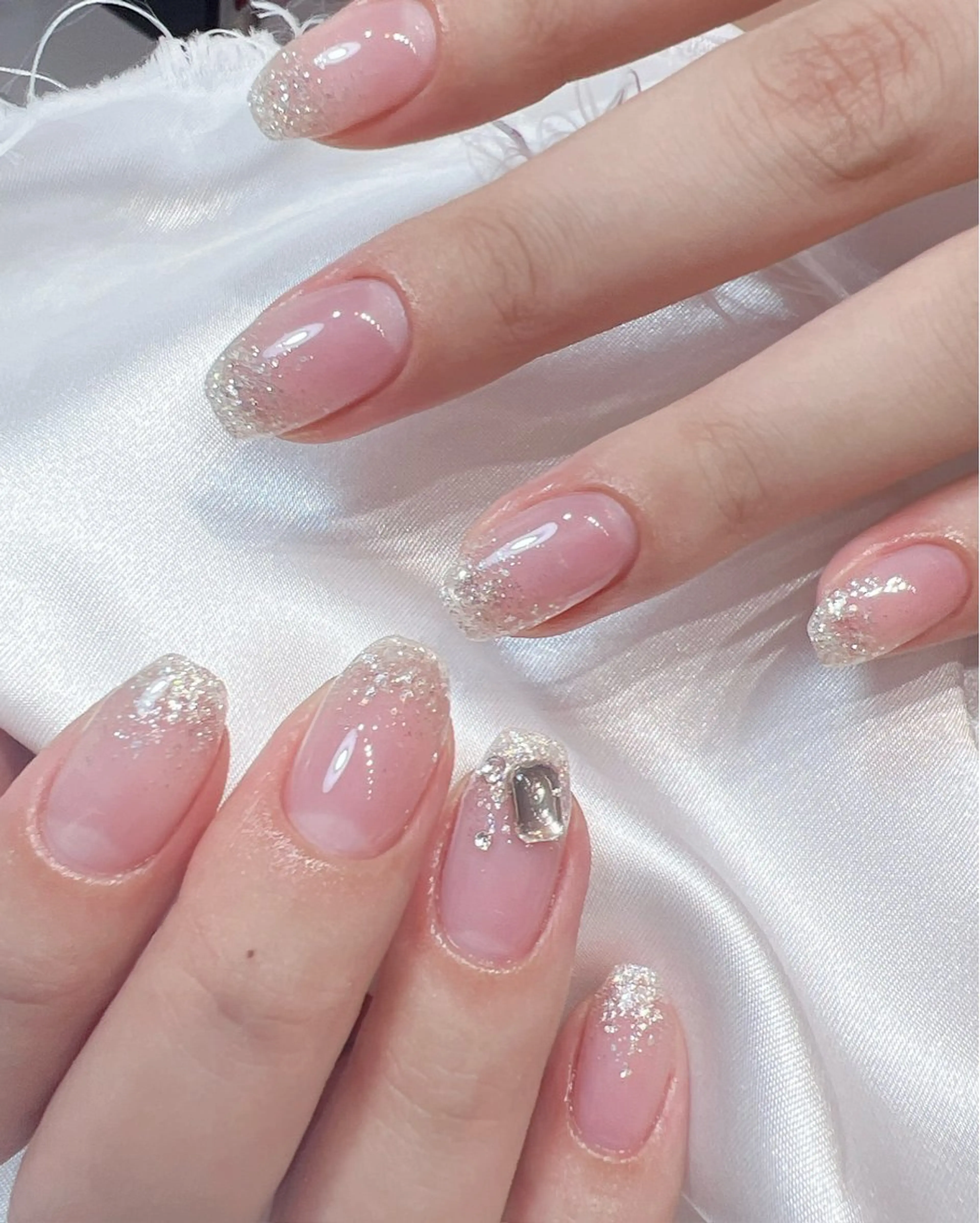 ネイル グラデーション ラメ(グリッター) ラメグラデーション ハンドネイル bijou nails所属・bijou nails　蓮のネイルデザイン