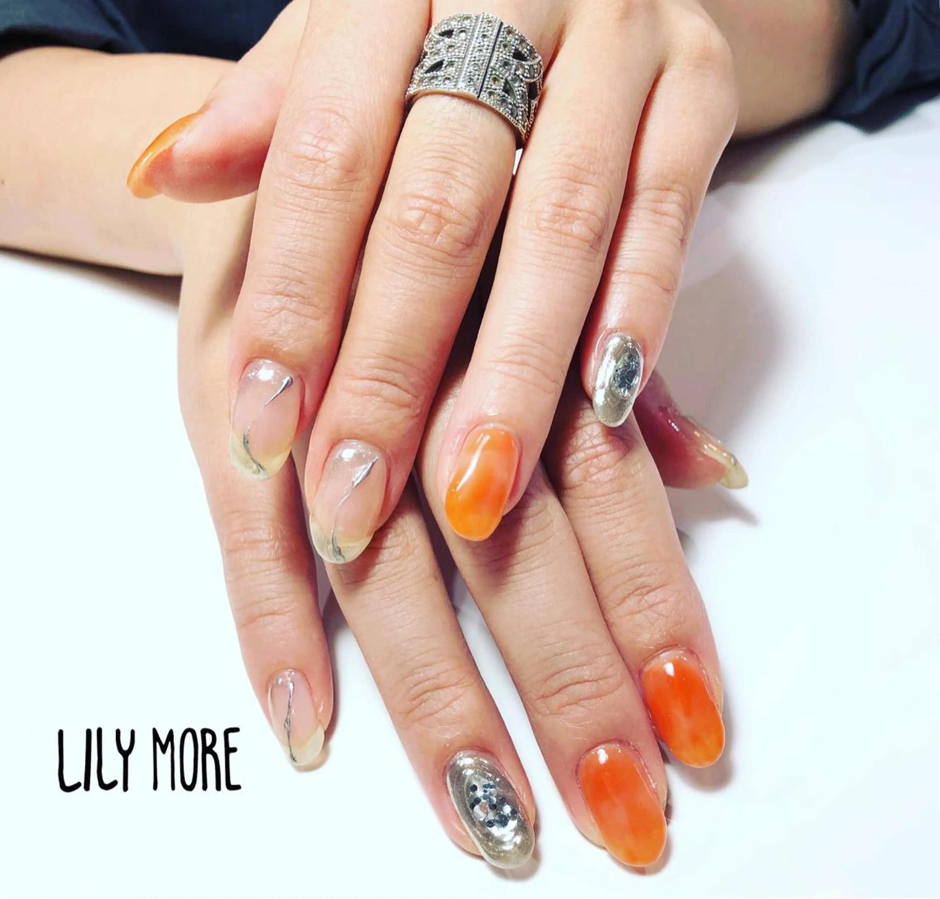 ネイル ニュアンスネイル オレンジ Lily closetのネイルデザイン