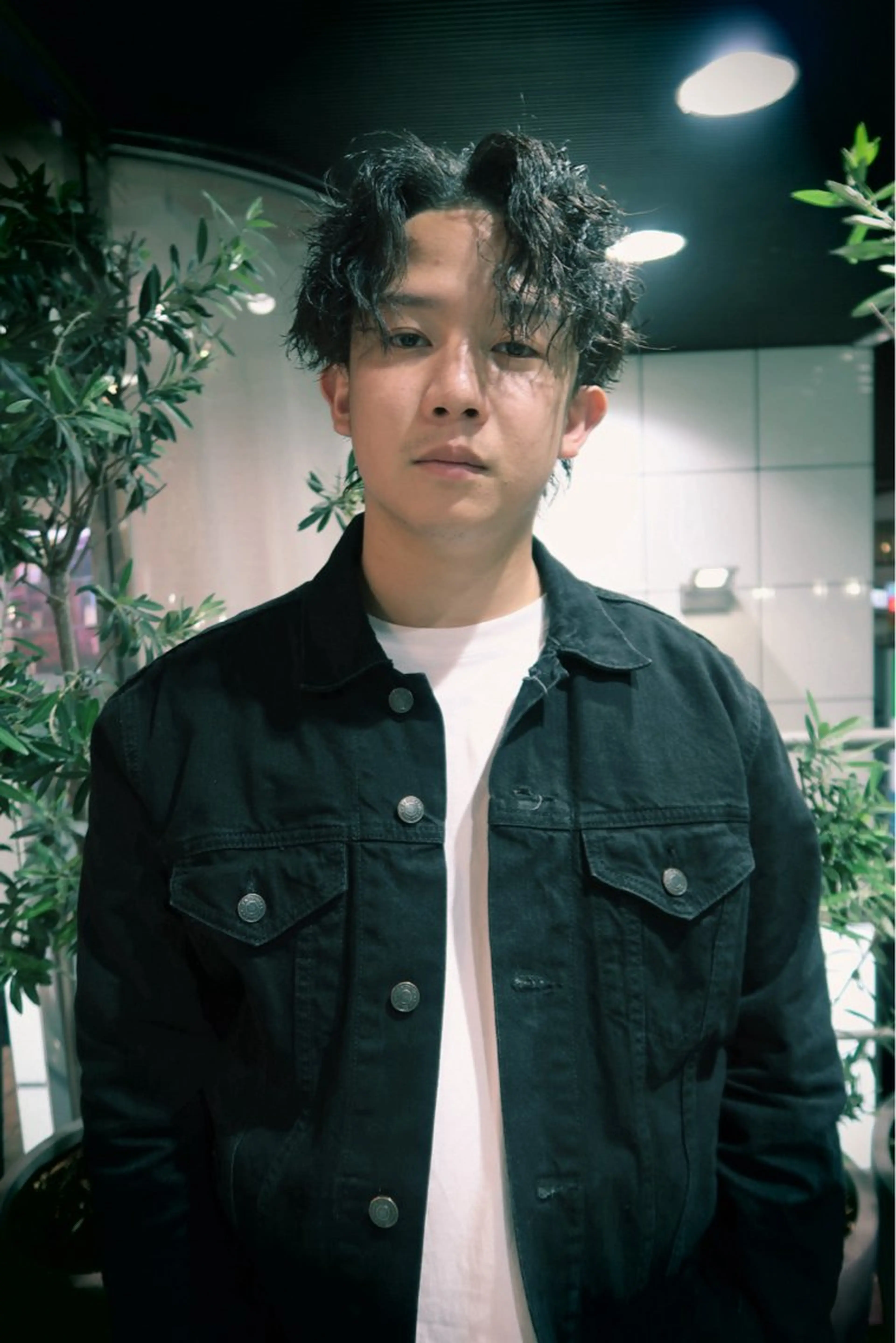 ショート パーマ メンズ メンズブリーチ メンズハイトーン メンズインナーカラー 髪質改善 ショートヘア Rei/ 縮毛矯正/ ハイライトカラー募集のヘアスタイル