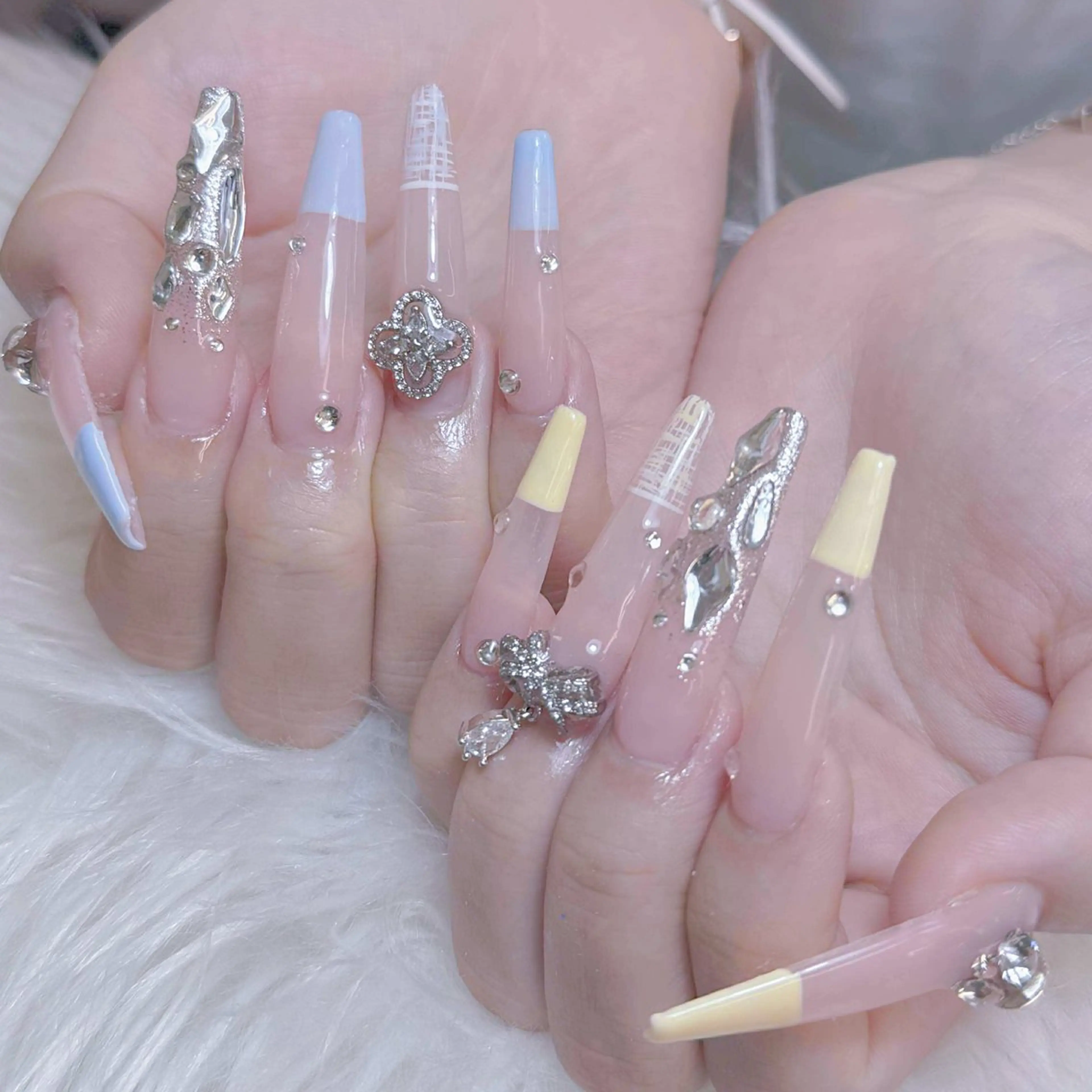 ネイル チークネイル 長さ出し フレンチネイル ジェルネイル ガラスフレンチ ハンドネイル anh nail anne🤍のネイルデザイン