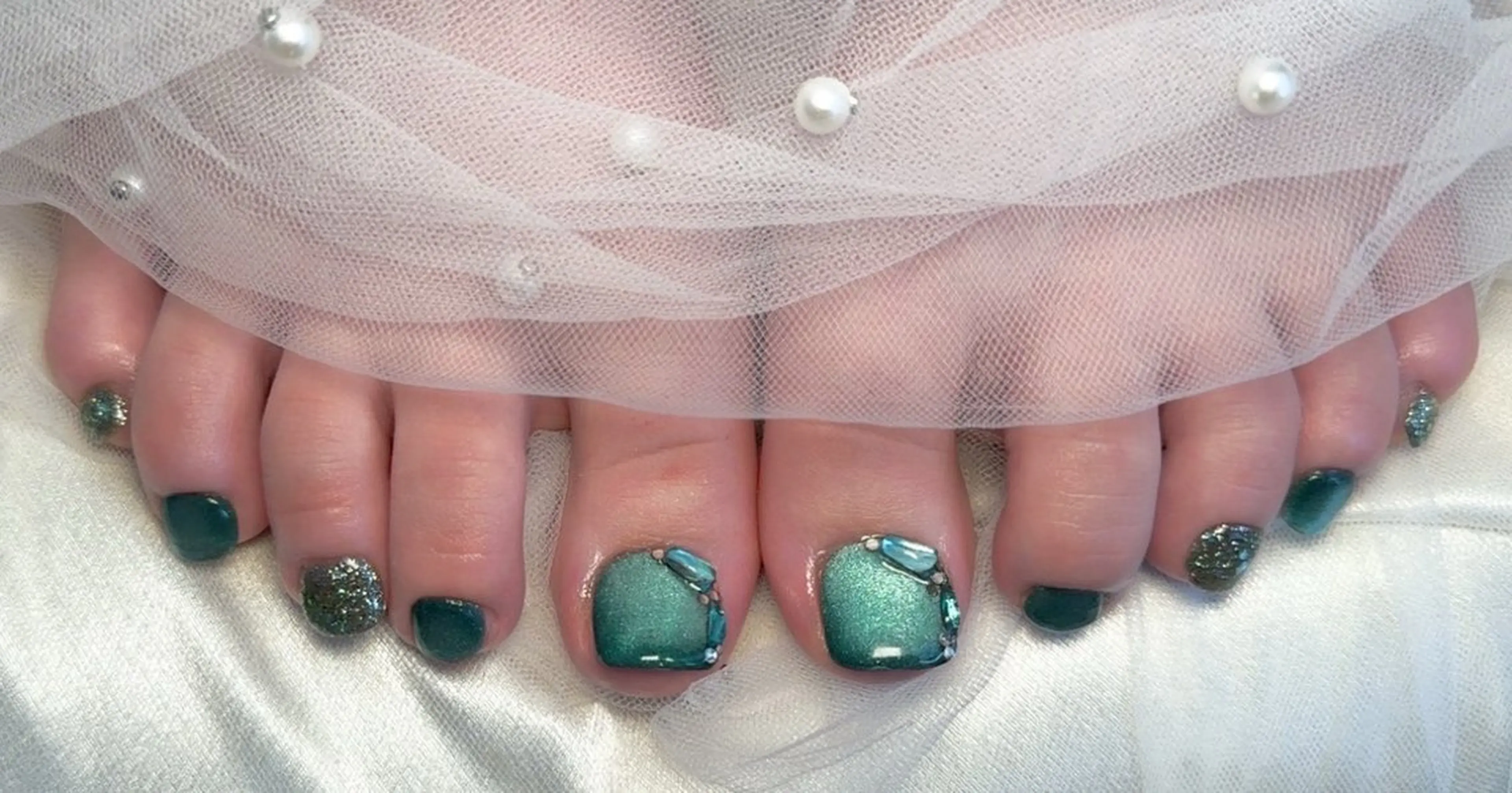 ネイル アートネイル フットネイル ジェルネイル ゴージャス キラキラネイル リセス 高田馬場のネイルデザイン