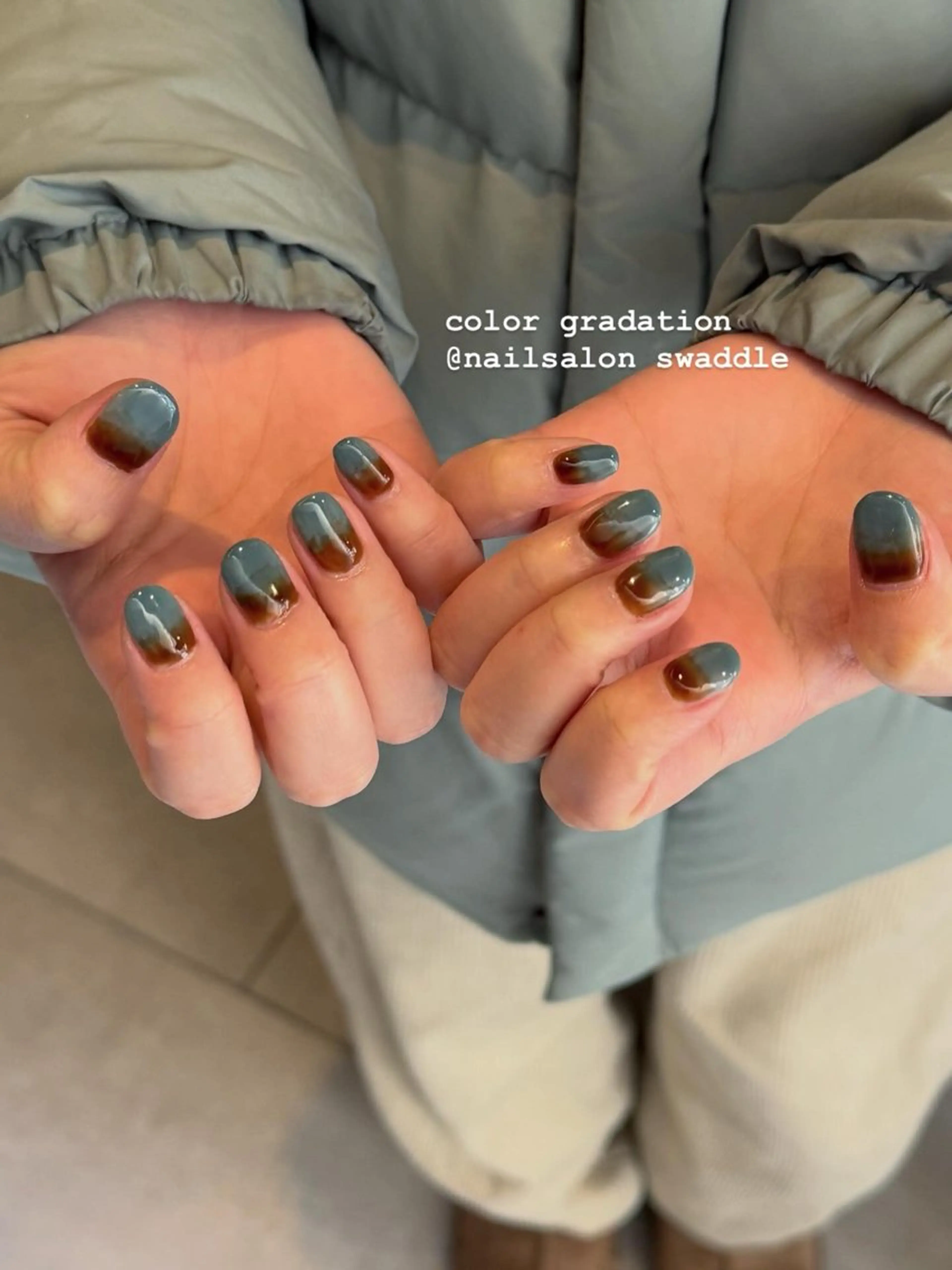 ネイル ブルー グラデーション ニュアンスネイル ハンドネイル ハンドケア nail salon swaddle 🪽のネイルデザイン