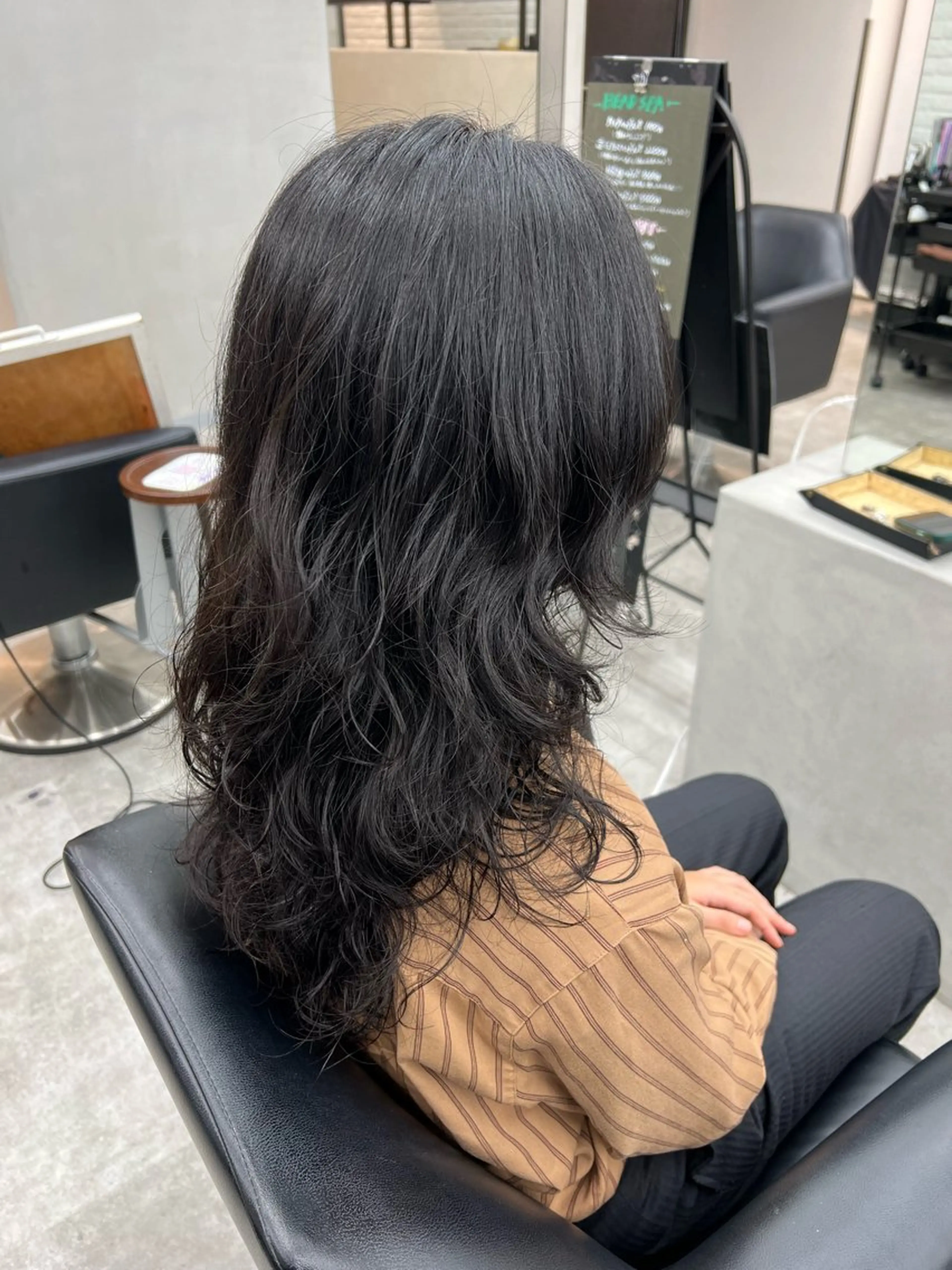 ロング パーマ 畑中 咲穂のヘアスタイル