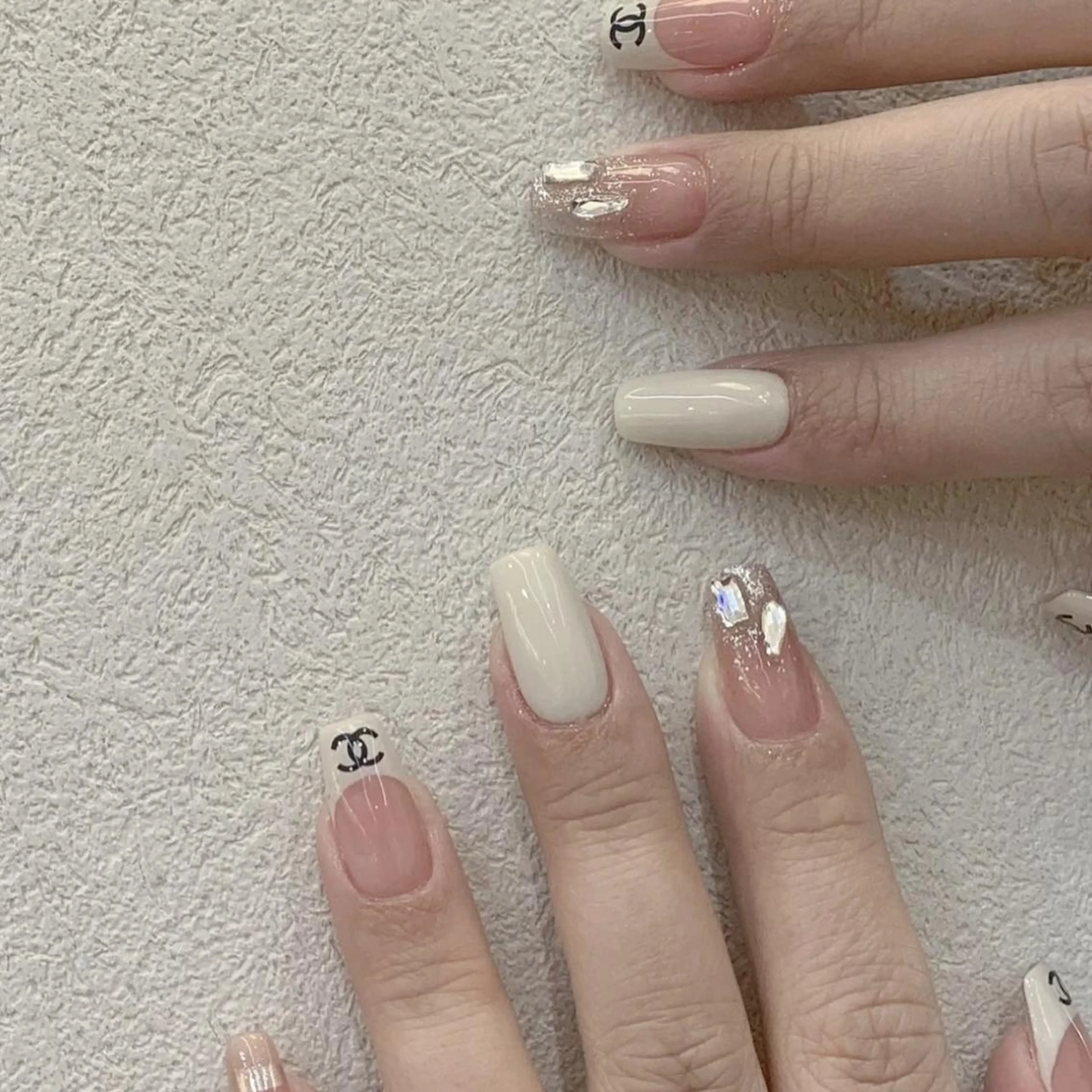 ネイル ネイルチップ Queens 榊 まおのネイルデザイン