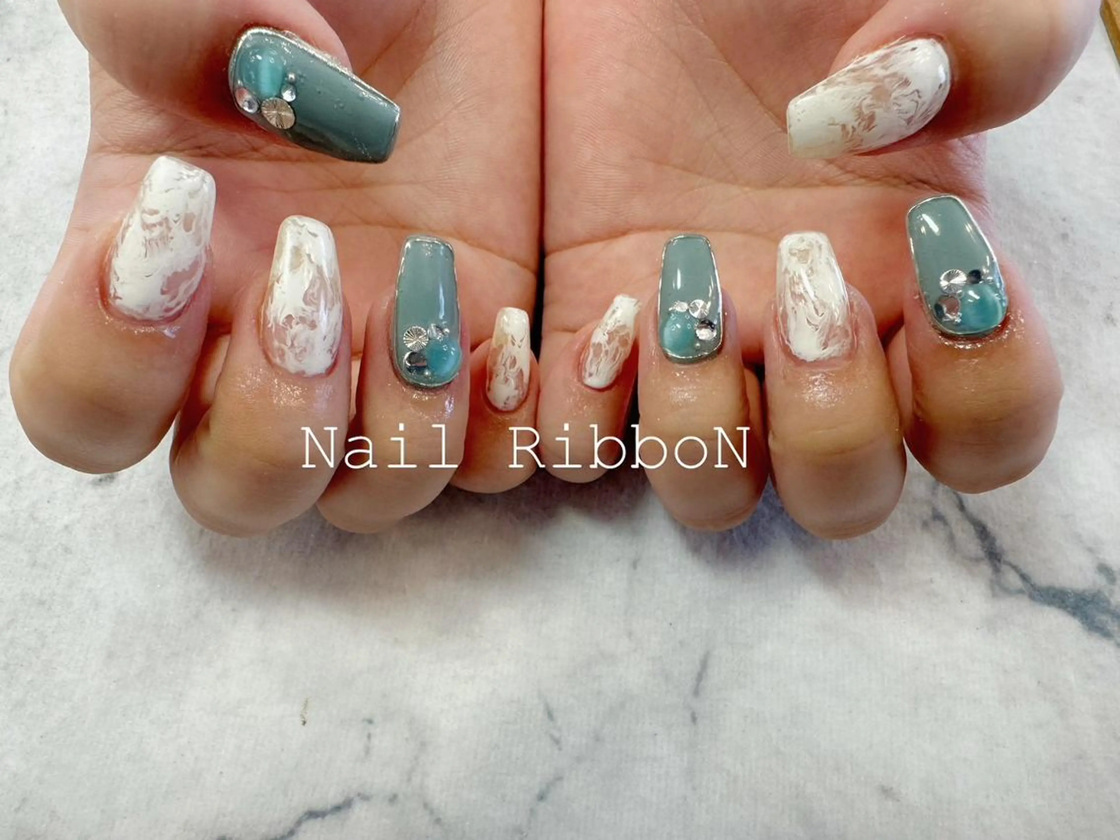ネイル ネイルリボン 伊藤のネイルデザイン