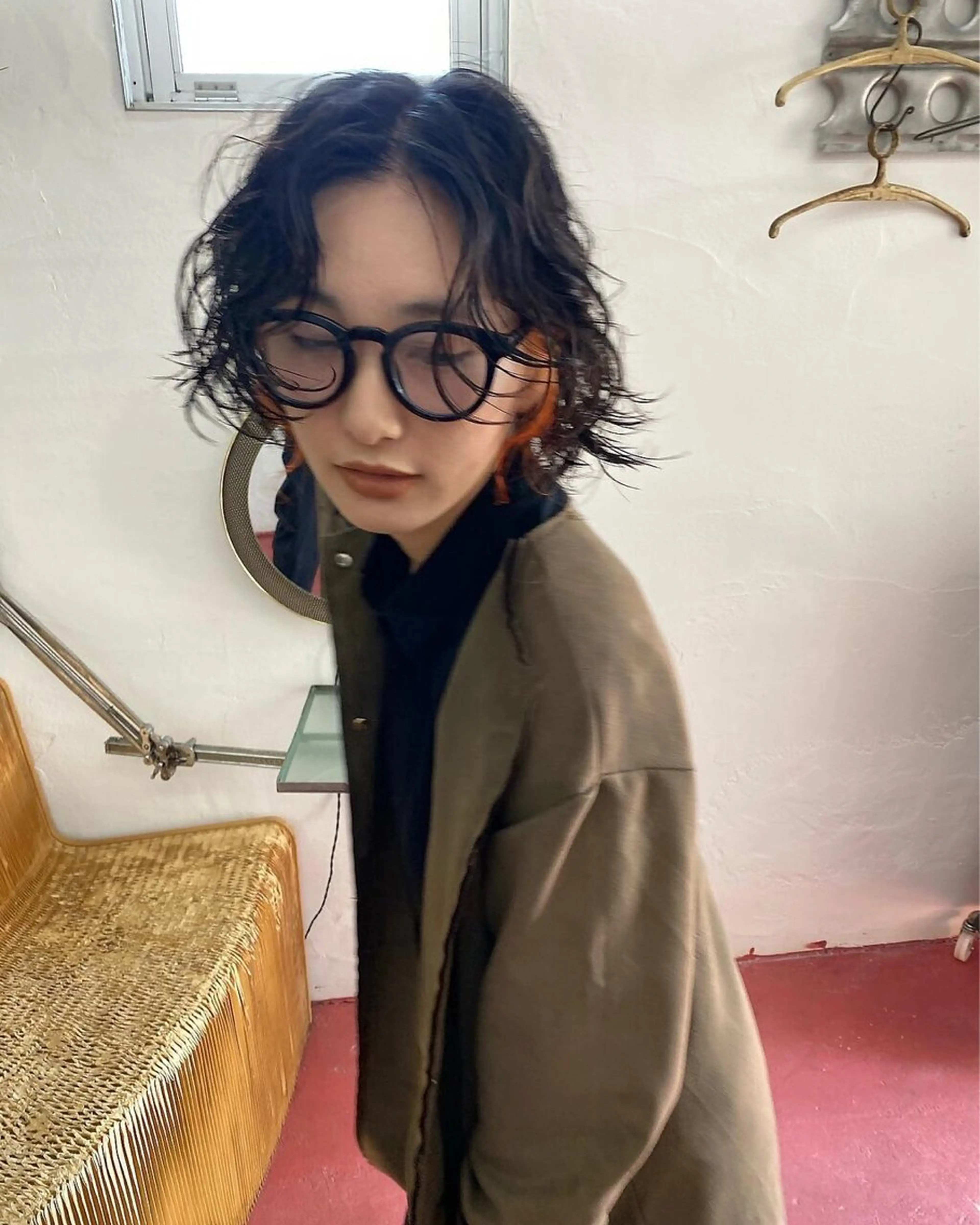 ショート カラー インナーカラー ショートヘア ヘアカラー トリートメント 響　インナーカラー イヤリングカラーのヘアスタイル